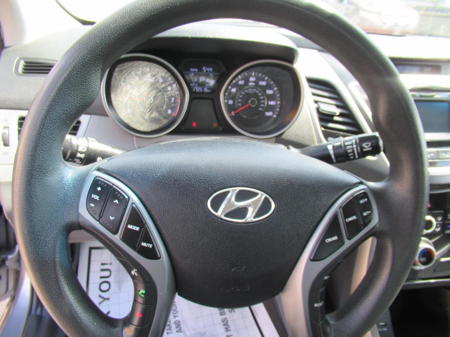 2016 Gray /Black Hyundai Elantra Limited (5NPDH4AE3GH) with an 1.8L L4 DOHC 16V engine, Automatic transmission, located at 1511 North Shepherd Dr., Houston, TX, 77008, (281) 657-1221, 29.798361, -95.412560 - 2016 HYUNDAI ELANTRA SE/SPORT/LIMITED VIN: 5NPDH4AE3GH658422 SEDAN 4 DR 1.8L I4 F DOHC 16V GASOLINE FRONT WHEEL DRIVE - Photo#1