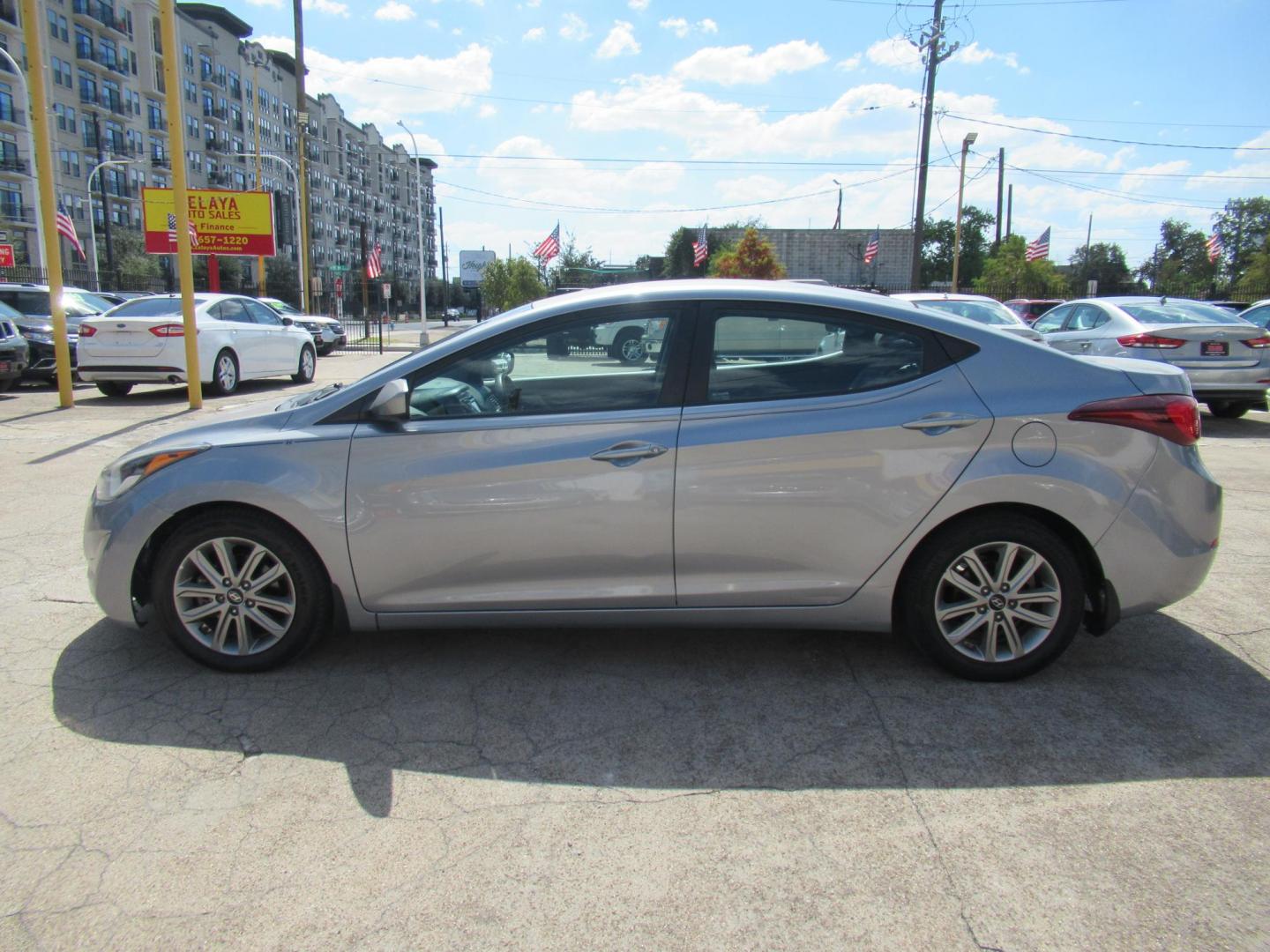 2016 Gray /Black Hyundai Elantra Limited (5NPDH4AE3GH) with an 1.8L L4 DOHC 16V engine, Automatic transmission, located at 1511 North Shepherd Dr., Houston, TX, 77008, (281) 657-1221, 29.798361, -95.412560 - 2016 HYUNDAI ELANTRA SE/SPORT/LIMITED VIN: 5NPDH4AE3GH658422 SEDAN 4 DR 1.8L I4 F DOHC 16V GASOLINE FRONT WHEEL DRIVE - Photo#12