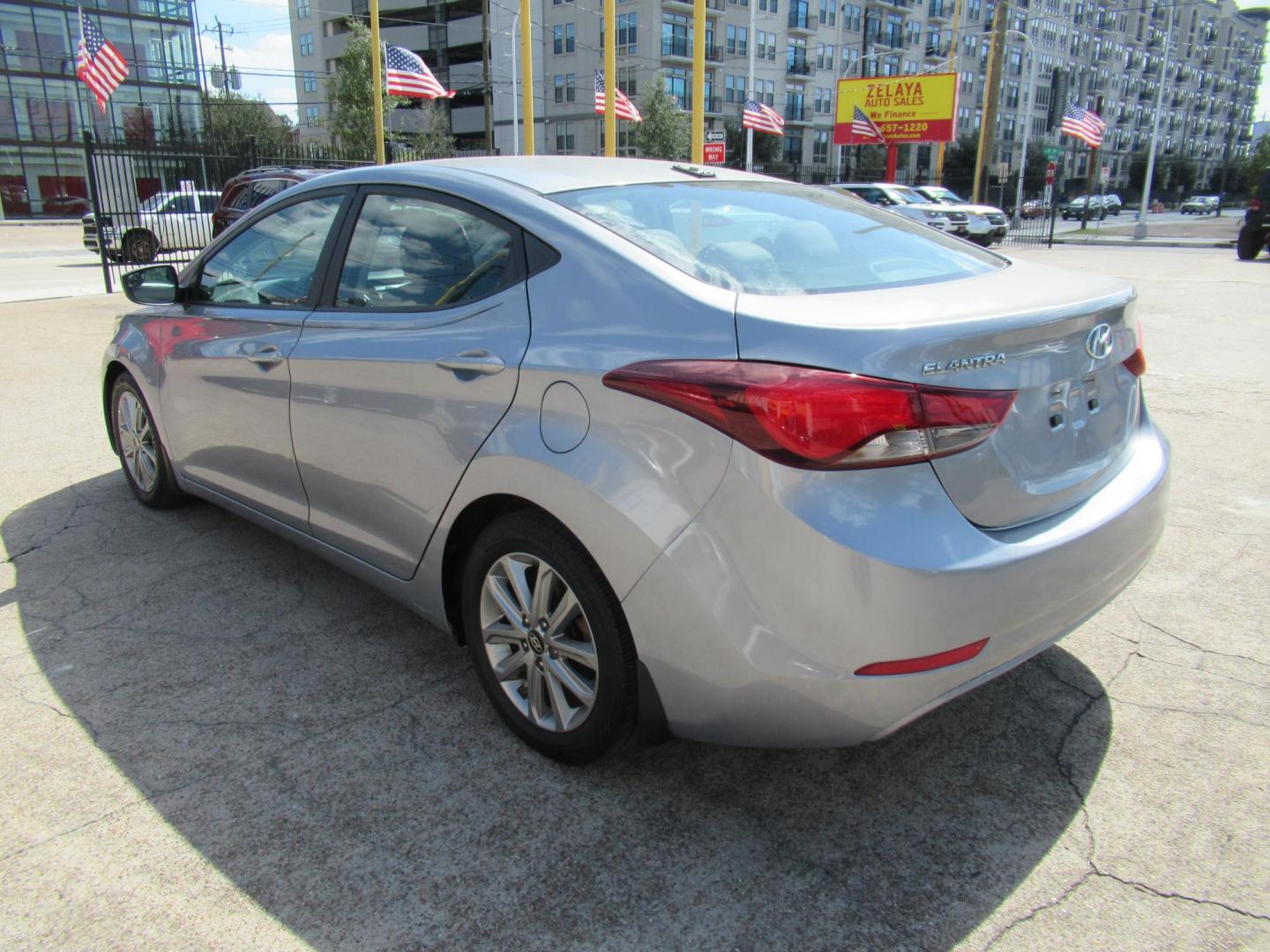 2016 Gray /Black Hyundai Elantra Limited (5NPDH4AE3GH) with an 1.8L L4 DOHC 16V engine, Automatic transmission, located at 1511 North Shepherd Dr., Houston, TX, 77008, (281) 657-1221, 29.798361, -95.412560 - 2016 HYUNDAI ELANTRA SE/SPORT/LIMITED VIN: 5NPDH4AE3GH658422 SEDAN 4 DR 1.8L I4 F DOHC 16V GASOLINE FRONT WHEEL DRIVE - Photo#10