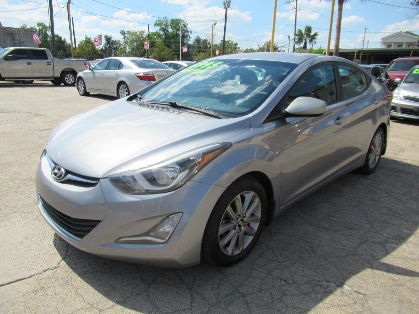 2016 Gray /Black Hyundai Elantra Limited (5NPDH4AE3GH) with an 1.8L L4 DOHC 16V engine, Automatic transmission, located at 1511 North Shepherd Dr., Houston, TX, 77008, (281) 657-1221, 29.798361, -95.412560 - 2016 HYUNDAI ELANTRA SE/SPORT/LIMITED VIN: 5NPDH4AE3GH658422 SEDAN 4 DR 1.8L I4 F DOHC 16V GASOLINE FRONT WHEEL DRIVE - Photo#11