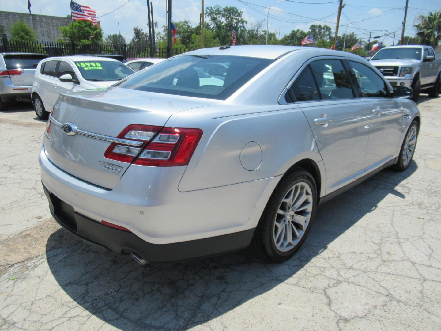 2013 Silver /Black Ford Taurus Limited FWD (1FAHP2F89DG) with an 3.5L V6 DOHC 24V engine, Automatic transmission, located at 1511 North Shepherd Dr., Houston, TX, 77008, (281) 657-1221, 29.798361, -95.412560 - 2013 FORD TAURUS LIMITED VIN: 1FAHP2F89DG103802 1 F A H P 2 F 8 9 D G 1 0 3 8 0 2 SEDAN 4 DR 3.5L V6 F DOHC 24V GASOLINE FRONT WHEEL DRIVE - Photo#19