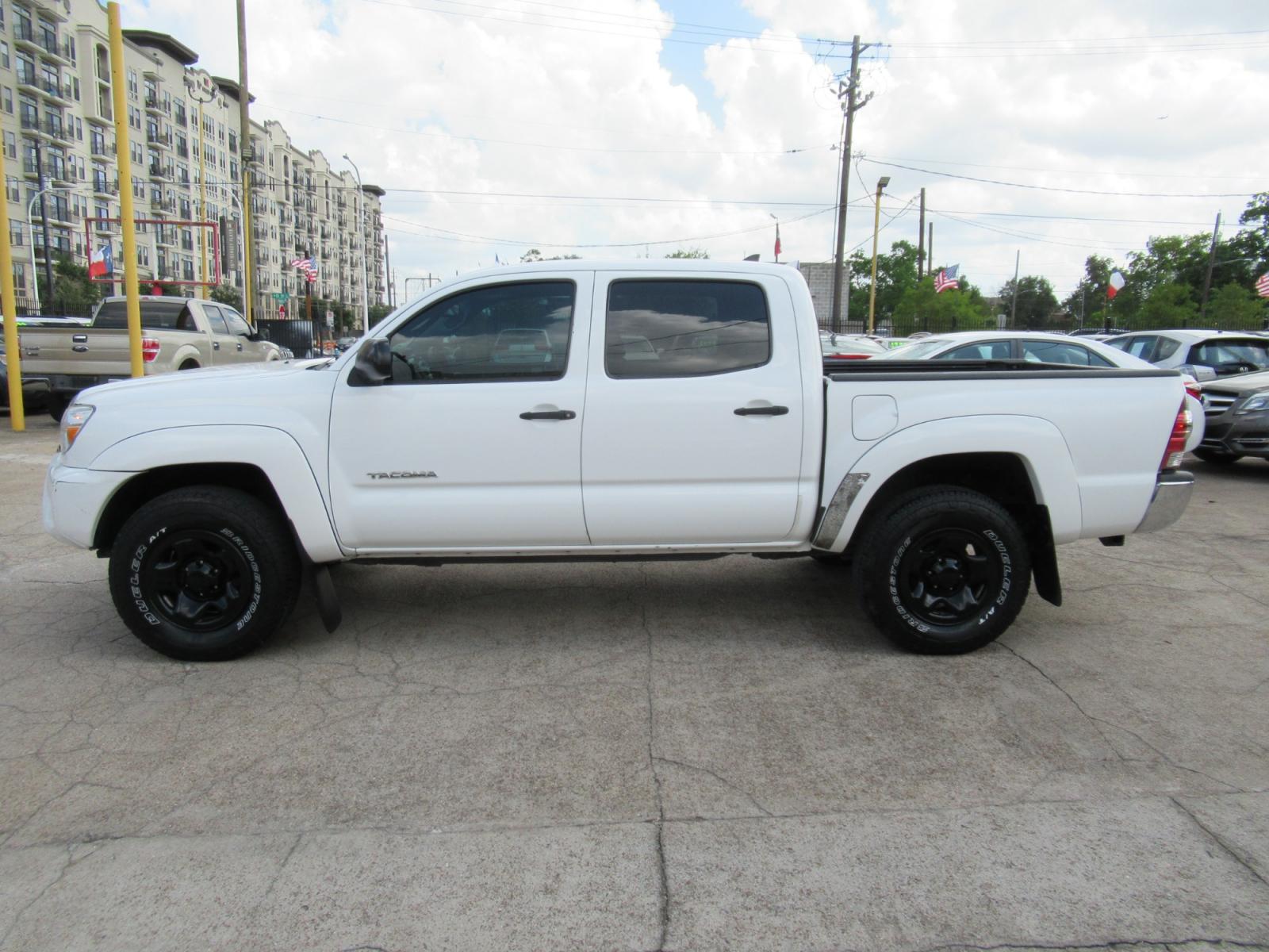 2015 Gray /Gray Toyota Tacoma PreRunner Access Cab V6 5AT 2WD (5TFTU4GN5FX) with an 4.0L V6 DOHC 24V engine, Automatic transmission, located at 1511 North Shepherd Dr., Houston, TX, 77008, (281) 657-1221, 29.798361, -95.412560 - 2015 TOYOTA TACOMA PRERUNNER V6 VIN: 5TFTU4GN5FX079322 5 T F T U 4 G N 5 F X 0 7 9 3 2 2 CLUB CAB PICKUP 4.0L V6 F DOHC 24V GASOLINE REAR WHEEL DRIVE - Photo #22