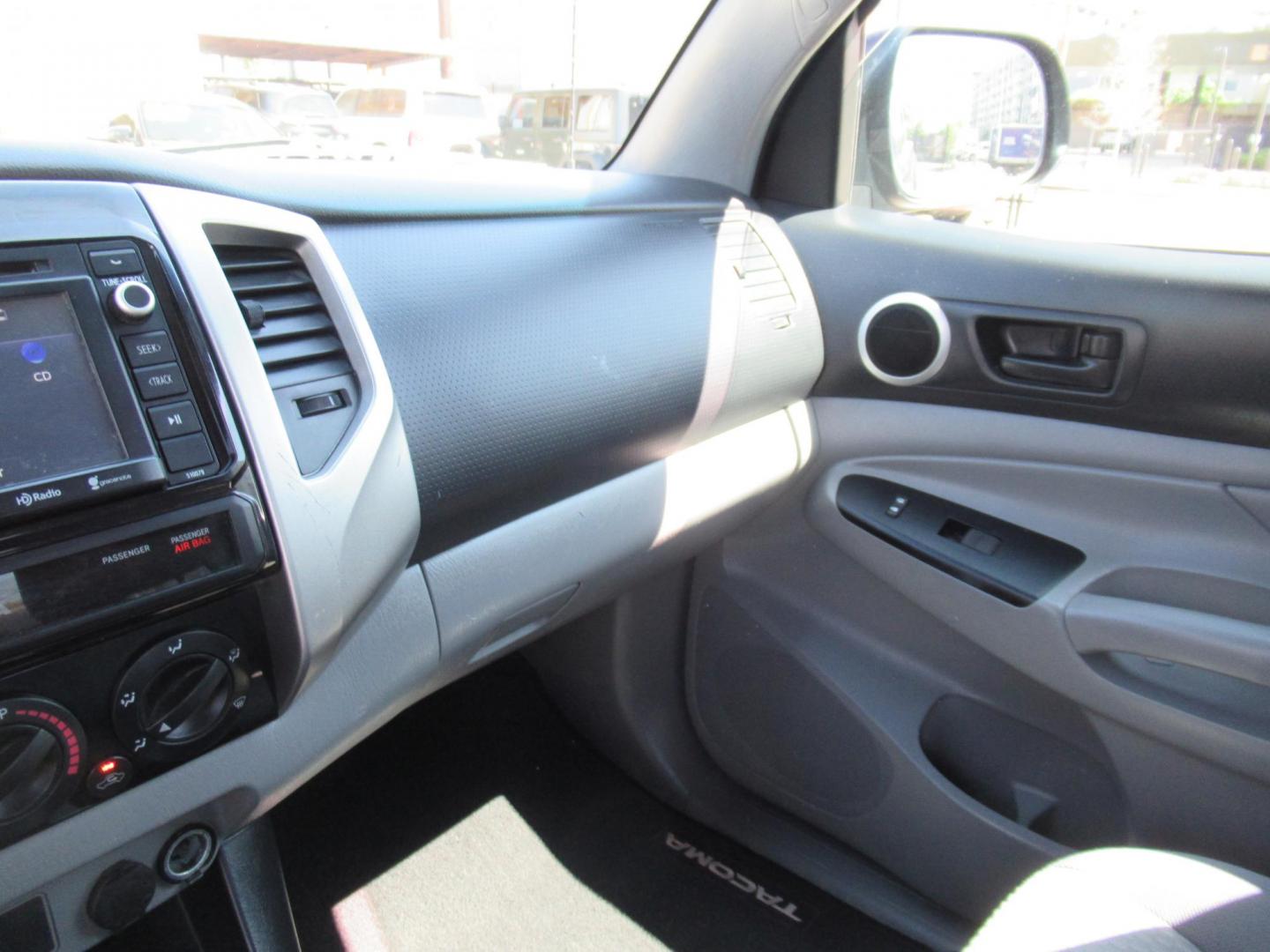 2015 Gray /Gray Toyota Tacoma PreRunner Access Cab V6 AT 2WD (5TFTU4GN5FX) with an 4.0L V6 DOHC 24V engine, Automatic transmission, located at 1511 North Shepherd Dr., Houston, TX, 77008, (281) 657-1221, 29.798361, -95.412560 - 2015 TOYOTA TACOMA PRERUNNER V6 VIN: 5TFTU4GN5FX079322 5 T F T U 4 G N 5 F X 0 7 9 3 2 2 CLUB CAB PICKUP 4.0L V6 F DOHC 24V GASOLINE REAR WHEEL DRIVE - Photo#4