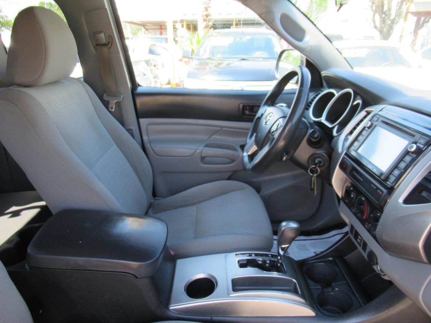 2015 Gray /Gray Toyota Tacoma PreRunner Access Cab V6 AT 2WD (5TFTU4GN5FX) with an 4.0L V6 DOHC 24V engine, Automatic transmission, located at 1511 North Shepherd Dr., Houston, TX, 77008, (281) 657-1221, 29.798361, -95.412560 - 2015 TOYOTA TACOMA PRERUNNER V6 VIN: 5TFTU4GN5FX079322 5 T F T U 4 G N 5 F X 0 7 9 3 2 2 CLUB CAB PICKUP 4.0L V6 F DOHC 24V GASOLINE REAR WHEEL DRIVE - Photo#13