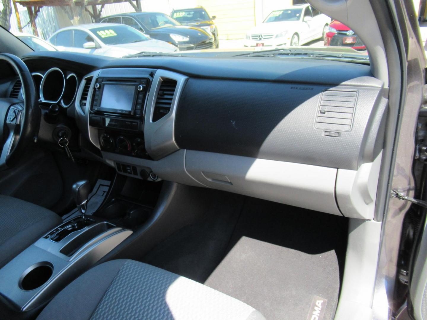 2015 Gray /Gray Toyota Tacoma PreRunner Access Cab V6 AT 2WD (5TFTU4GN5FX) with an 4.0L V6 DOHC 24V engine, Automatic transmission, located at 1511 North Shepherd Dr., Houston, TX, 77008, (281) 657-1221, 29.798361, -95.412560 - 2015 TOYOTA TACOMA PRERUNNER V6 VIN: 5TFTU4GN5FX079322 5 T F T U 4 G N 5 F X 0 7 9 3 2 2 CLUB CAB PICKUP 4.0L V6 F DOHC 24V GASOLINE REAR WHEEL DRIVE - Photo#14