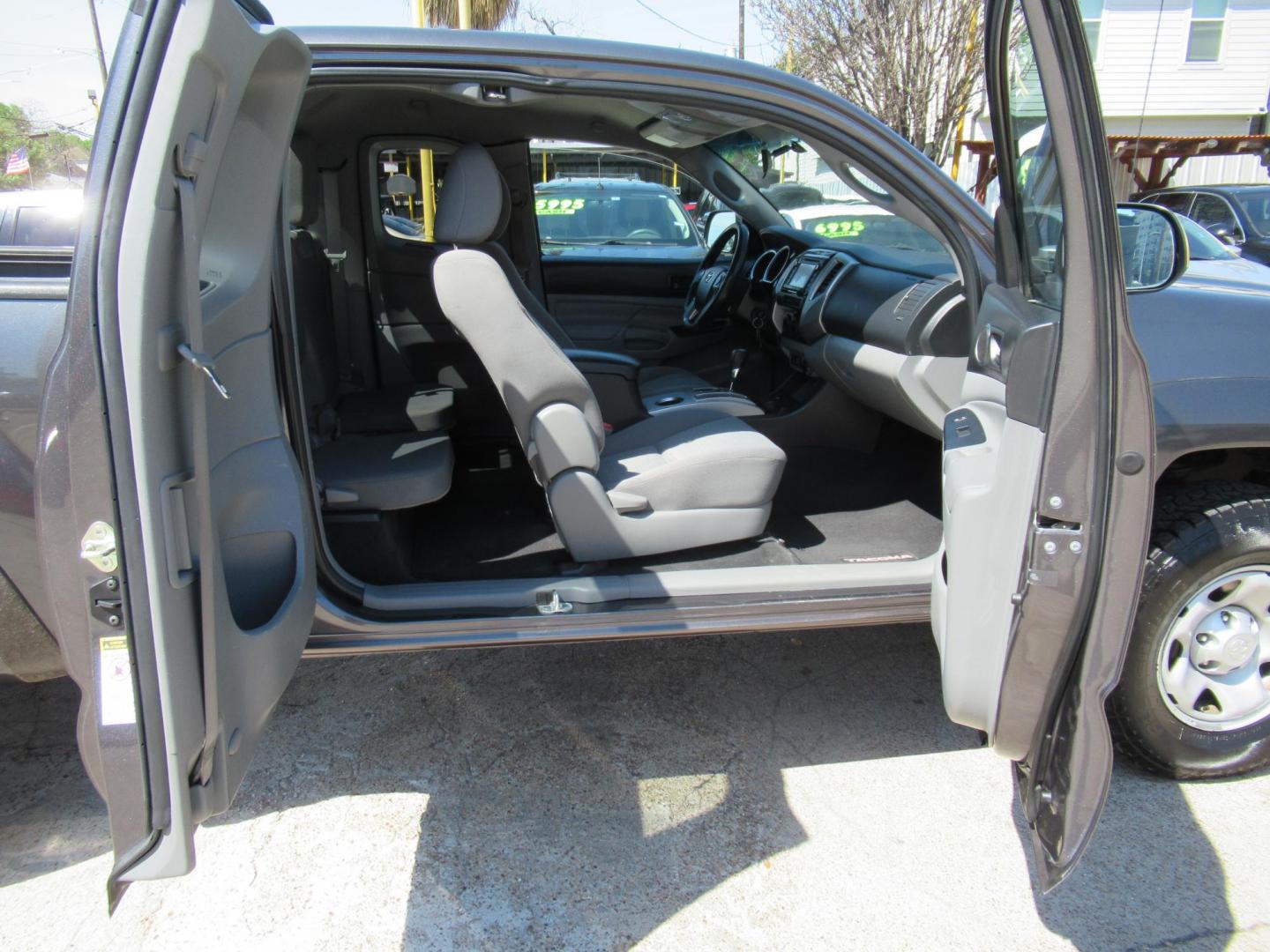 2015 Gray /Gray Toyota Tacoma PreRunner Access Cab V6 AT 2WD (5TFTU4GN5FX) with an 4.0L V6 DOHC 24V engine, Automatic transmission, located at 1511 North Shepherd Dr., Houston, TX, 77008, (281) 657-1221, 29.798361, -95.412560 - 2015 TOYOTA TACOMA PRERUNNER V6 VIN: 5TFTU4GN5FX079322 5 T F T U 4 G N 5 F X 0 7 9 3 2 2 CLUB CAB PICKUP 4.0L V6 F DOHC 24V GASOLINE REAR WHEEL DRIVE - Photo#21