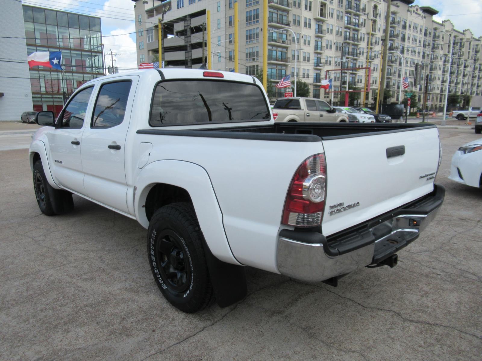 2015 Gray /Gray Toyota Tacoma PreRunner Access Cab V6 5AT 2WD (5TFTU4GN5FX) with an 4.0L V6 DOHC 24V engine, Automatic transmission, located at 1511 North Shepherd Dr., Houston, TX, 77008, (281) 657-1221, 29.798361, -95.412560 - 2015 TOYOTA TACOMA PRERUNNER V6 VIN: 5TFTU4GN5FX079322 5 T F T U 4 G N 5 F X 0 7 9 3 2 2 CLUB CAB PICKUP 4.0L V6 F DOHC 24V GASOLINE REAR WHEEL DRIVE - Photo #15
