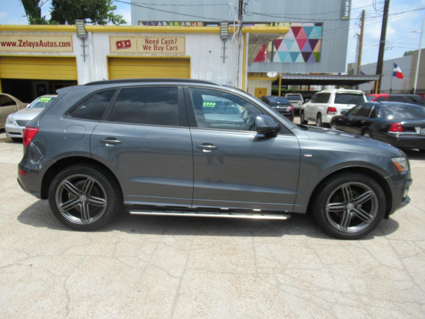 2012 Gray /Black Audi Q5 3.2 quattro Premium (WA1WKAFPXCA) with an 3.2L V6 DOHC 24V engine, Automatic transmission, located at 1511 North Shepherd Dr., Houston, TX, 77008, (281) 657-1221, 29.798361, -95.412560 - Photo#0