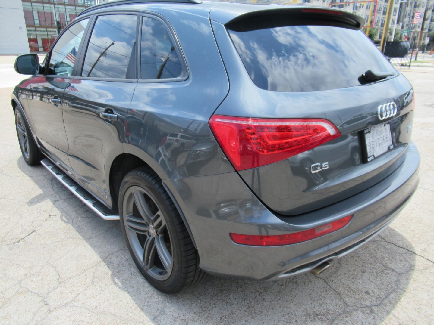 2012 Gray /Black Audi Q5 3.2 quattro Premium (WA1WKAFPXCA) with an 3.2L V6 DOHC 24V engine, Automatic transmission, located at 1511 North Shepherd Dr., Houston, TX, 77008, (281) 657-1221, 29.798361, -95.412560 - Photo#14