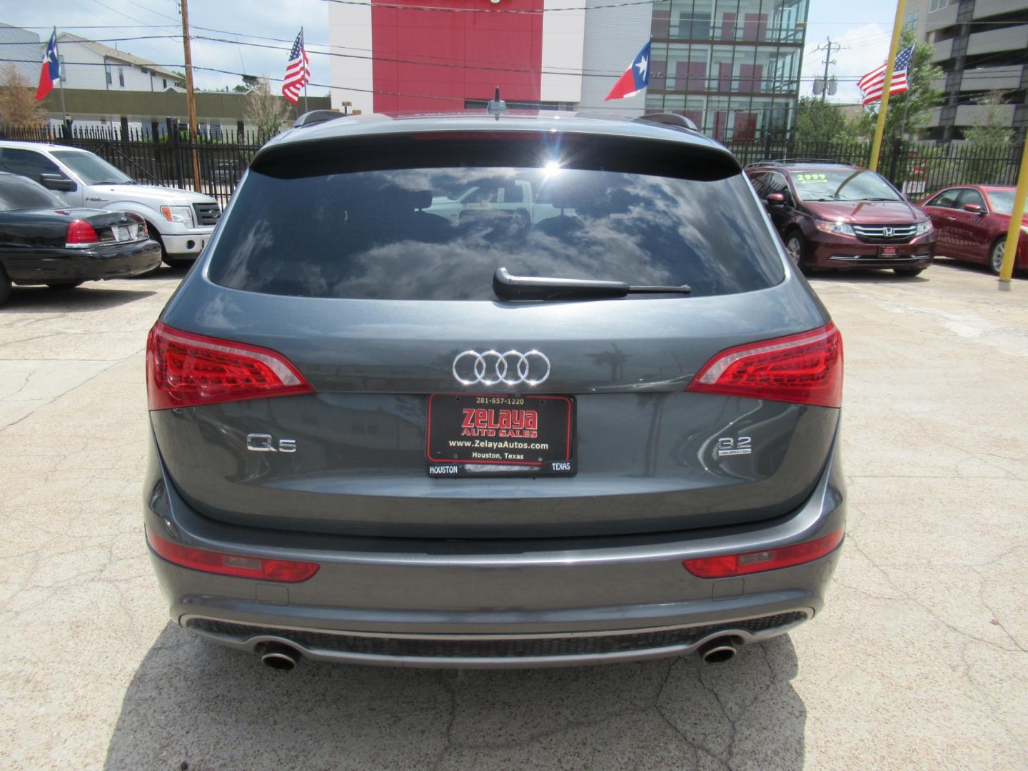 2012 Gray /Black Audi Q5 3.2 quattro Premium (WA1WKAFPXCA) with an 3.2L V6 DOHC 24V engine, Automatic transmission, located at 1511 North Shepherd Dr., Houston, TX, 77008, (281) 657-1221, 29.798361, -95.412560 - Photo#16