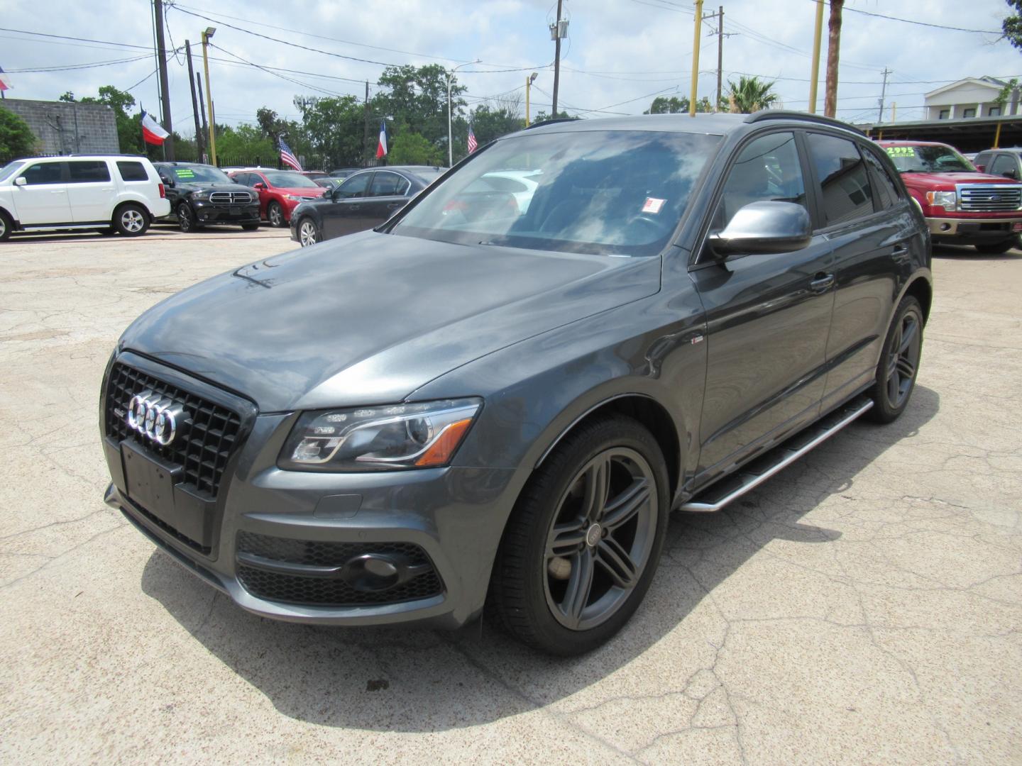 2012 Gray /Black Audi Q5 3.2 quattro Premium (WA1WKAFPXCA) with an 3.2L V6 DOHC 24V engine, Automatic transmission, located at 1511 North Shepherd Dr., Houston, TX, 77008, (281) 657-1221, 29.798361, -95.412560 - Photo#19