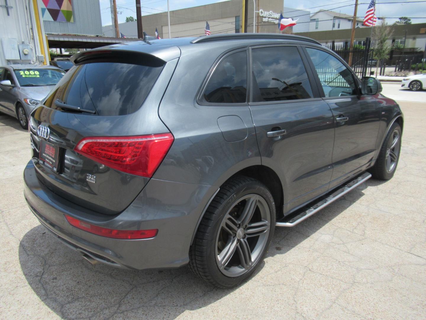 2012 Gray /Black Audi Q5 3.2 quattro Premium (WA1WKAFPXCA) with an 3.2L V6 DOHC 24V engine, Automatic transmission, located at 1511 North Shepherd Dr., Houston, TX, 77008, (281) 657-1221, 29.798361, -95.412560 - Photo#17