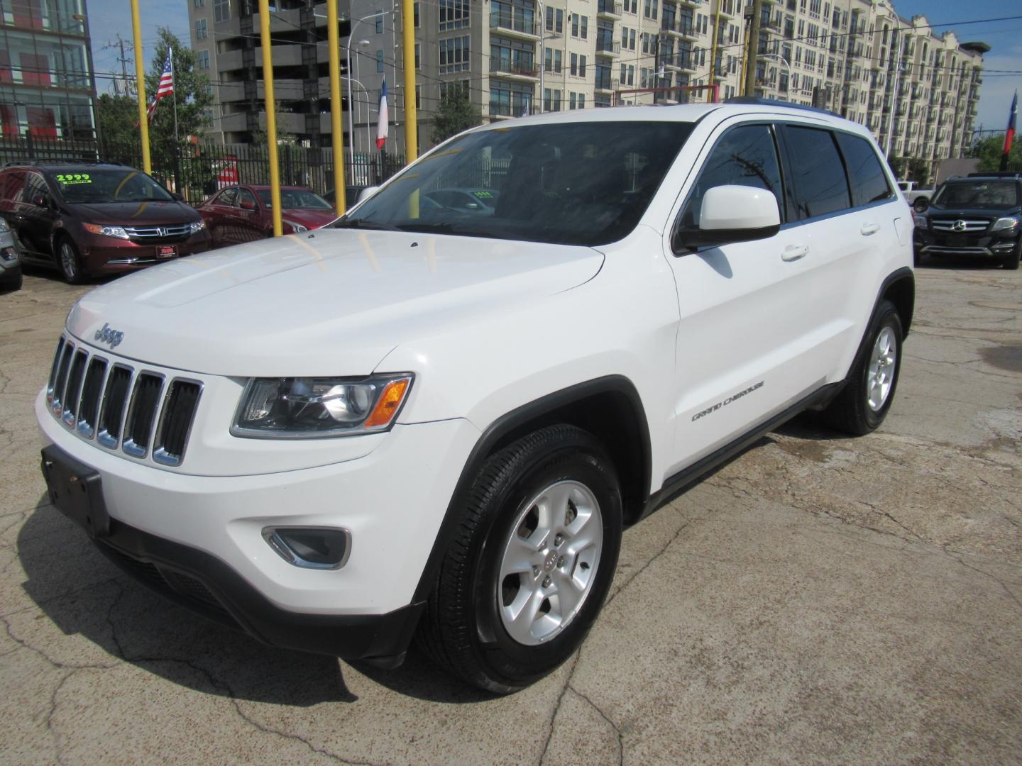 2014 White /Tan Jeep Grand Cherokee Laredo 2WD (1C4RJEAG8EC) with an 3.6L V6 DOHC 24V engine, Automatic transmission, located at 1511 North Shepherd Dr., Houston, TX, 77008, (281) 657-1221, 29.798361, -95.412560 - Photo#0