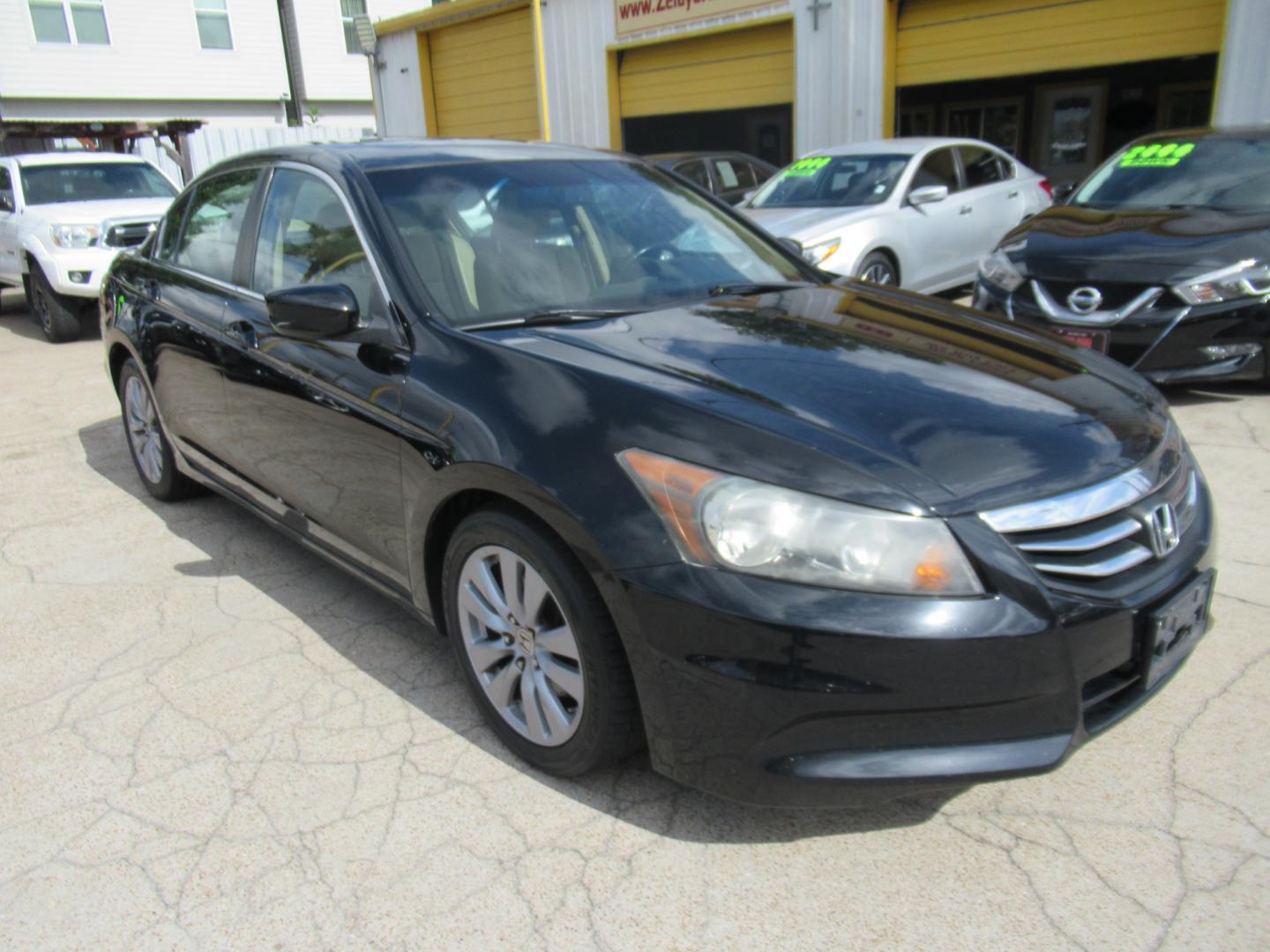 2011 Black /Tan Honda Accord EX-L Sedan AT (1HGCP2F8XBA) with an 2.4L L4 DOHC 16V engine, Automatic transmission, located at 1511 North Shepherd Dr., Houston, TX, 77008, (281) 657-1221, 29.798361, -95.412560 - Photo#25