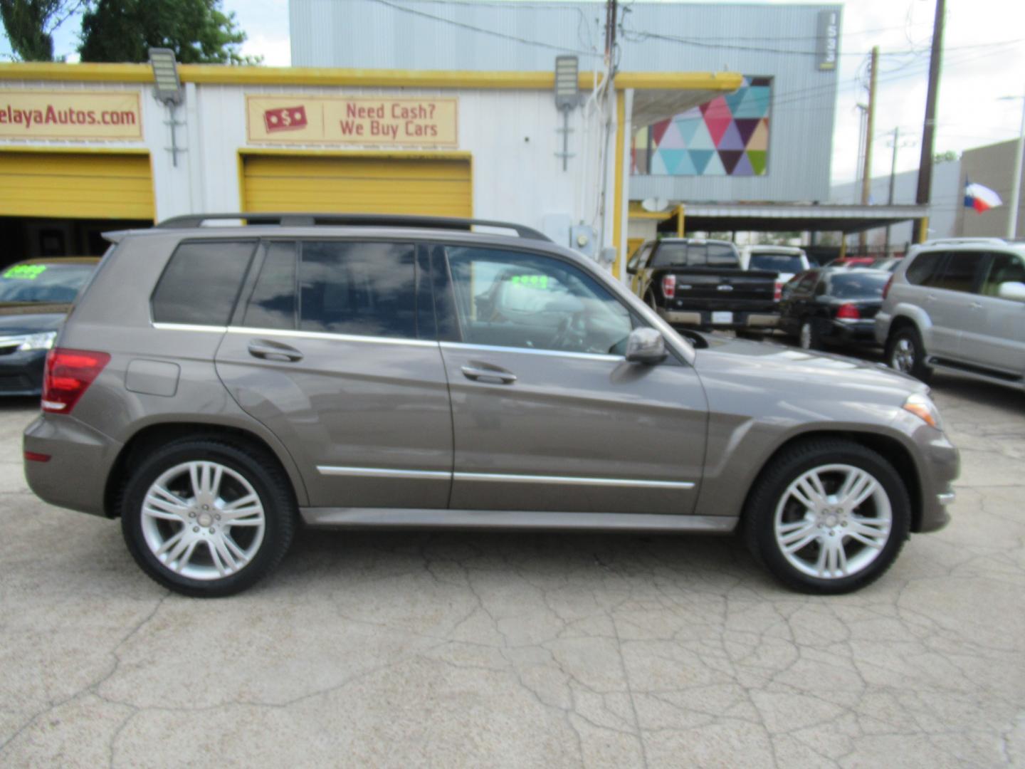 2013 Brown /Tan Mercedes-Benz GLK-Class GLK350 (WDCGG5HB8DG) with an 3.5L V6 DOHC 24V engine, Automatic transmission, located at 1511 North Shepherd Dr., Houston, TX, 77008, (281) 657-1221, 29.798361, -95.412560 - Photo#0