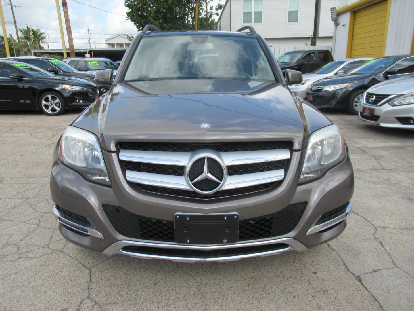 2013 Brown /Tan Mercedes-Benz GLK-Class GLK350 (WDCGG5HB8DG) with an 3.5L V6 DOHC 24V engine, Automatic transmission, located at 1511 North Shepherd Dr., Houston, TX, 77008, (281) 657-1221, 29.798361, -95.412560 - Photo#24