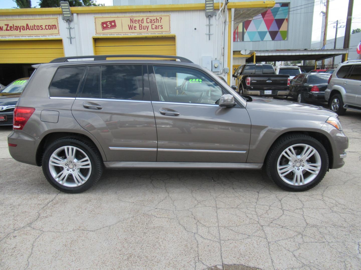 2013 Brown /Tan Mercedes-Benz GLK-Class GLK350 (WDCGG5HB8DG) with an 3.5L V6 DOHC 24V engine, Automatic transmission, located at 1511 North Shepherd Dr., Houston, TX, 77008, (281) 657-1221, 29.798361, -95.412560 - Photo#29