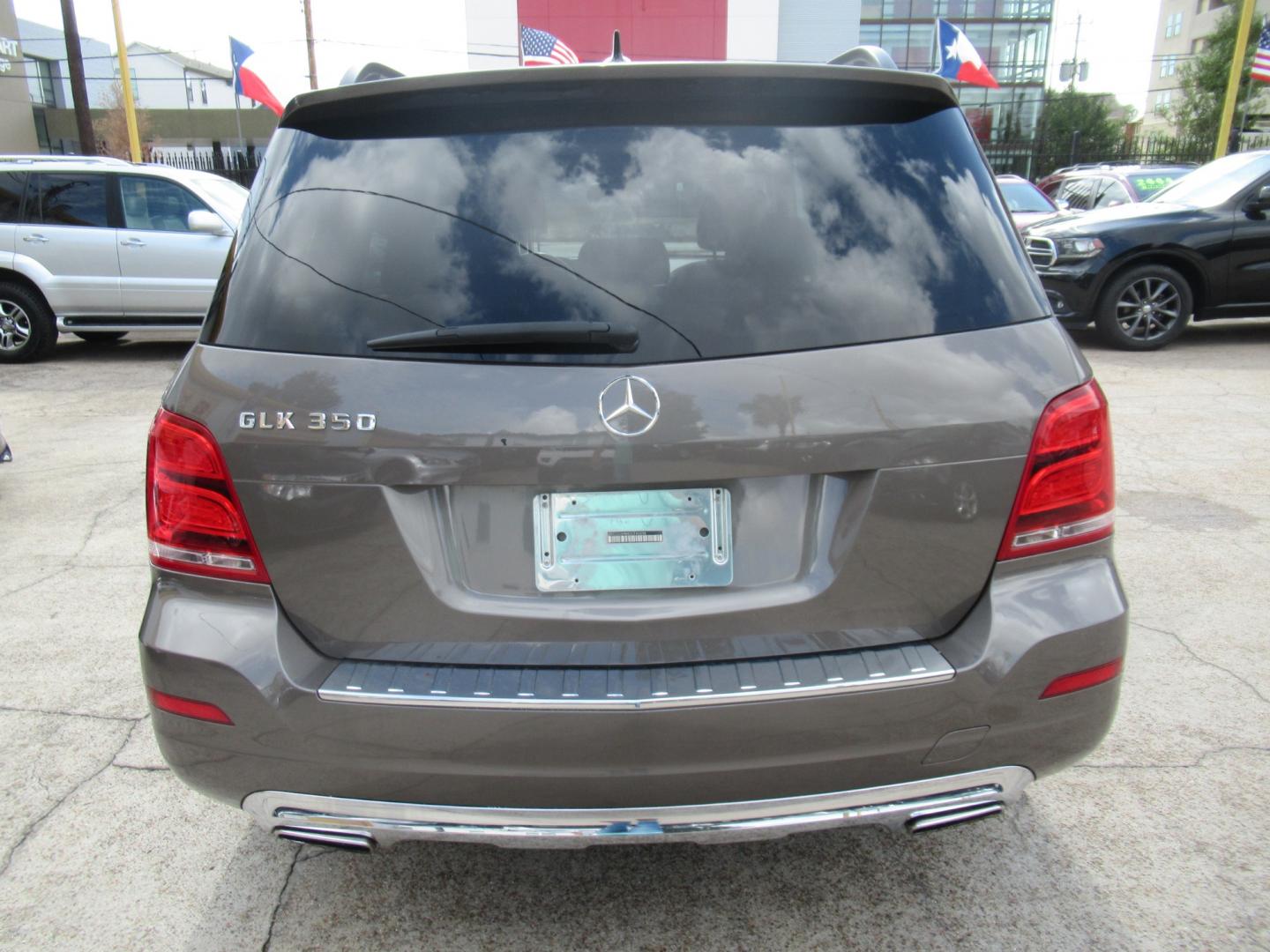 2013 Brown /Tan Mercedes-Benz GLK-Class GLK350 (WDCGG5HB8DG) with an 3.5L V6 DOHC 24V engine, Automatic transmission, located at 1511 North Shepherd Dr., Houston, TX, 77008, (281) 657-1221, 29.798361, -95.412560 - Photo#28