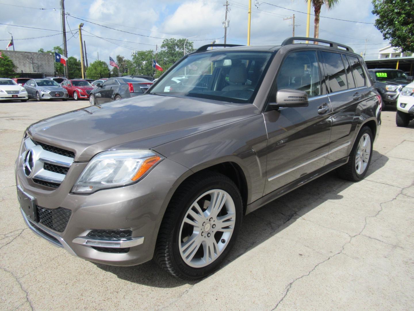 2013 Brown /Tan Mercedes-Benz GLK-Class GLK350 (WDCGG5HB8DG) with an 3.5L V6 DOHC 24V engine, Automatic transmission, located at 1511 North Shepherd Dr., Houston, TX, 77008, (281) 657-1221, 29.798361, -95.412560 - Photo#32