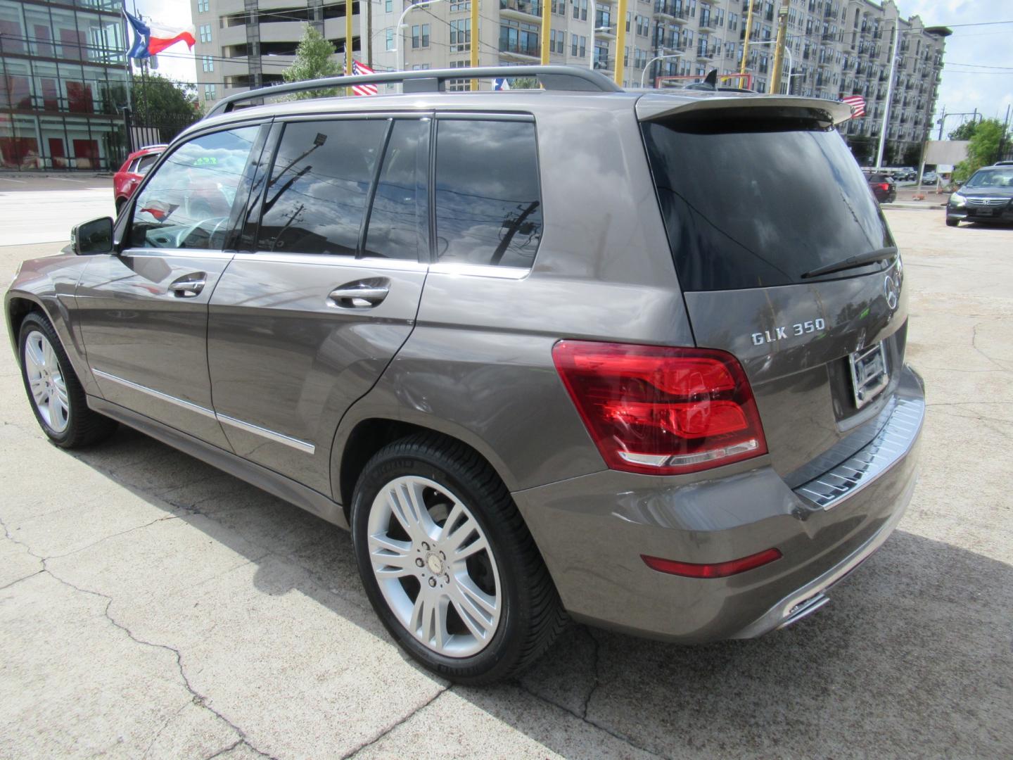 2013 Brown /Tan Mercedes-Benz GLK-Class GLK350 (WDCGG5HB8DG) with an 3.5L V6 DOHC 24V engine, Automatic transmission, located at 1511 North Shepherd Dr., Houston, TX, 77008, (281) 657-1221, 29.798361, -95.412560 - Photo#21