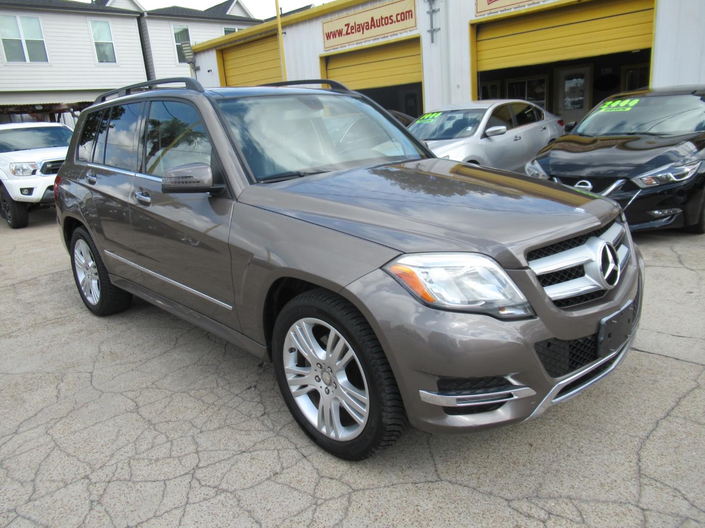 2013 Brown /Tan Mercedes-Benz GLK-Class GLK350 (WDCGG5HB8DG) with an 3.5L V6 DOHC 24V engine, Automatic transmission, located at 1511 North Shepherd Dr., Houston, TX, 77008, (281) 657-1221, 29.798361, -95.412560 - Photo#25