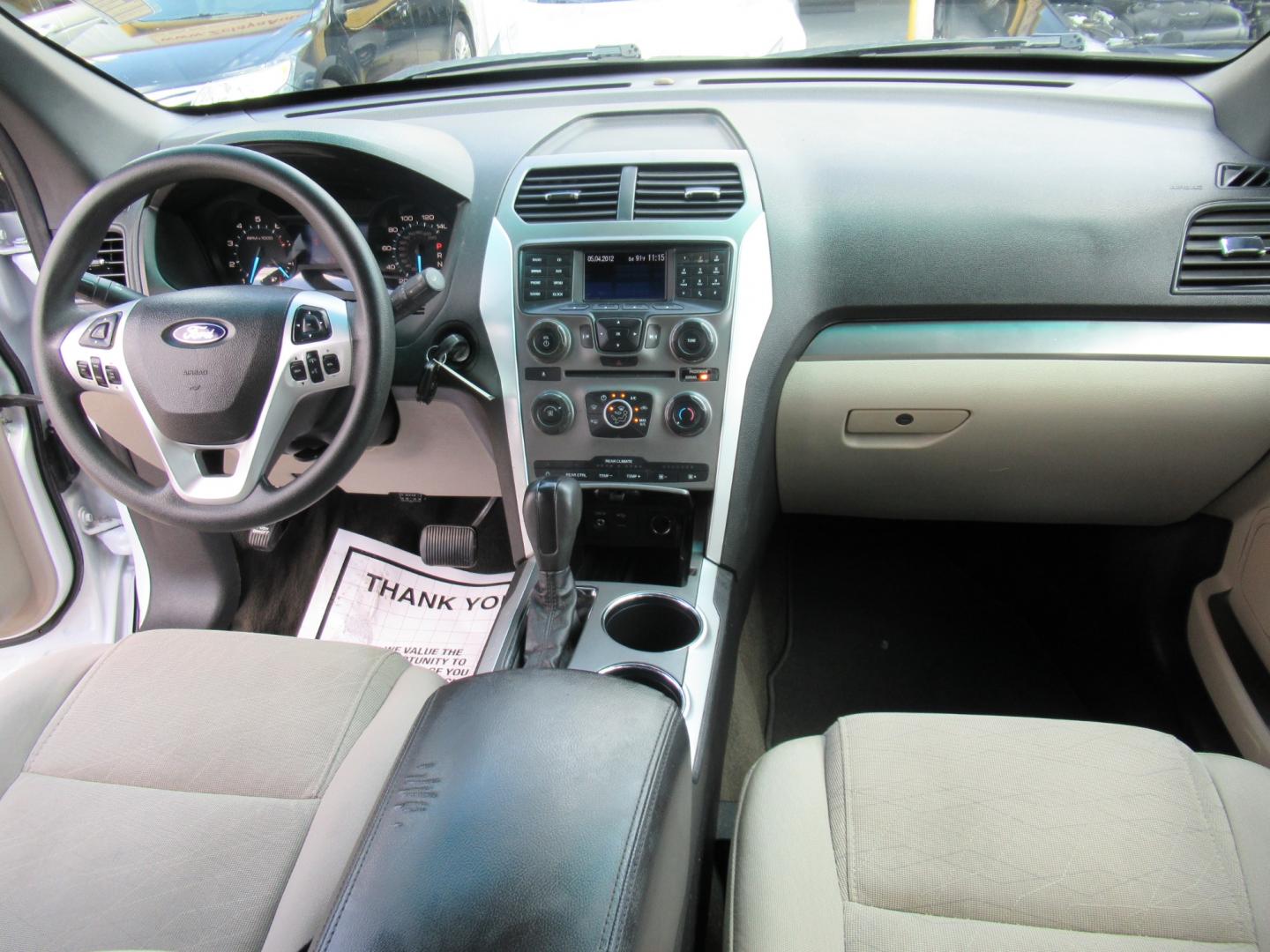 2014 White /Tan Ford Explorer Base FWD (1FM5K7B86EG) with an 3.5L V6 DOHC 24V engine, Automatic transmission, located at 1511 North Shepherd Dr., Houston, TX, 77008, (281) 657-1221, 29.798361, -95.412560 - Photo#15