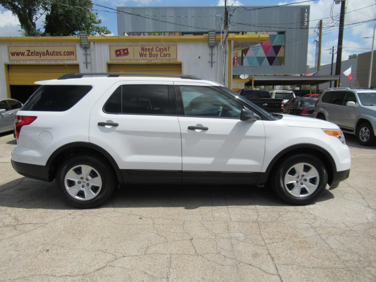 2014 White /Tan Ford Explorer Base FWD (1FM5K7B86EG) with an 3.5L V6 DOHC 24V engine, Automatic transmission, located at 1511 North Shepherd Dr., Houston, TX, 77008, (281) 657-1221, 29.798361, -95.412560 - Photo#0