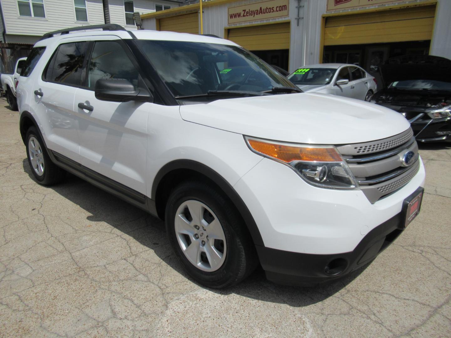 2014 White /Tan Ford Explorer Base FWD (1FM5K7B86EG) with an 3.5L V6 DOHC 24V engine, Automatic transmission, located at 1511 North Shepherd Dr., Houston, TX, 77008, (281) 657-1221, 29.798361, -95.412560 - Photo#22