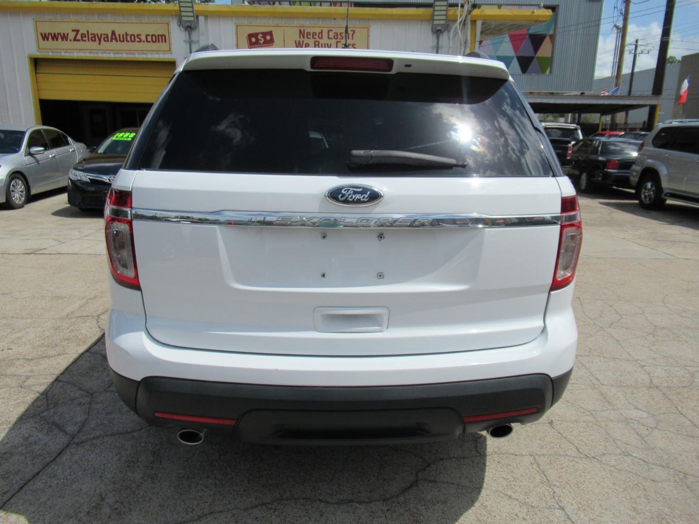 2014 White /Tan Ford Explorer Base FWD (1FM5K7B86EG) with an 3.5L V6 DOHC 24V engine, Automatic transmission, located at 1511 North Shepherd Dr., Houston, TX, 77008, (281) 657-1221, 29.798361, -95.412560 - Photo#29