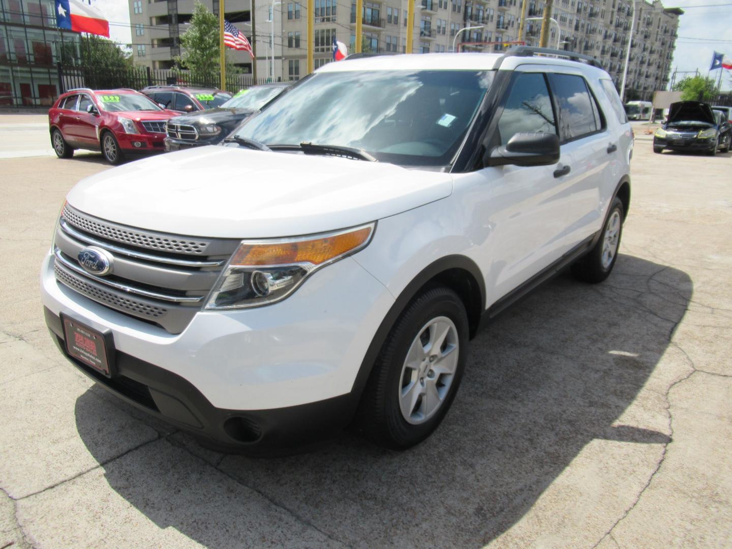 2014 White /Tan Ford Explorer Base FWD (1FM5K7B86EG) with an 3.5L V6 DOHC 24V engine, Automatic transmission, located at 1511 North Shepherd Dr., Houston, TX, 77008, (281) 657-1221, 29.798361, -95.412560 - Photo#32