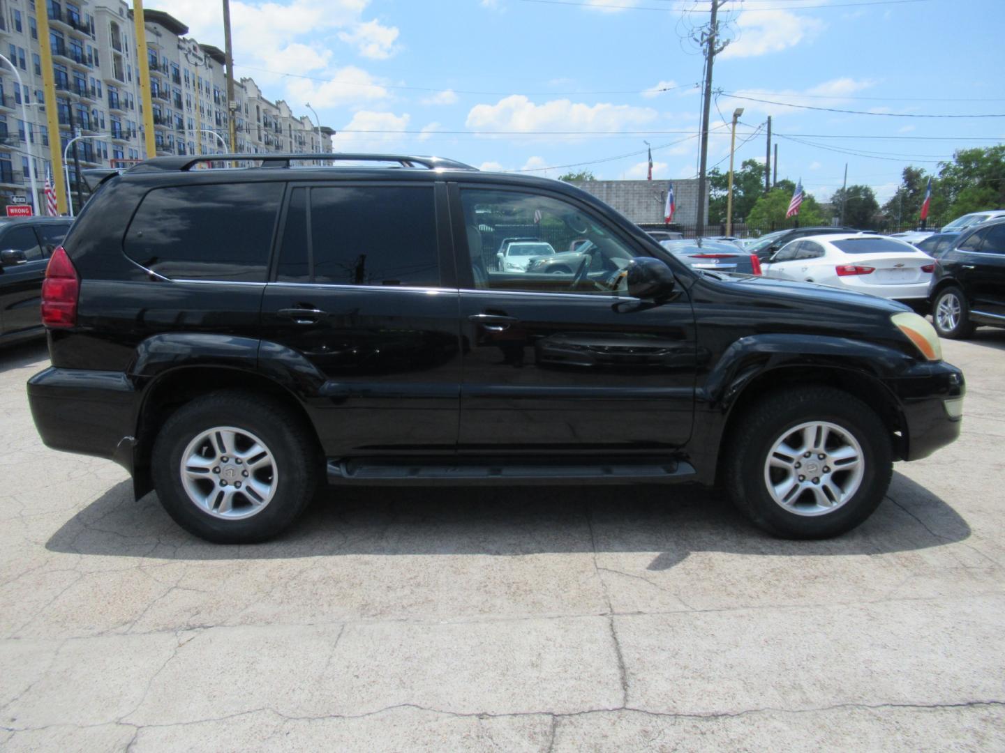 2007 Black /Tan Lexus GX 470 Sport Utility (JTJBT20X270) with an 4.7L V8 DOHC 32V engine, Automatic Overdrive transmission, located at 1511 North Shepherd Dr., Houston, TX, 77008, (281) 657-1221, 29.798361, -95.412560 - Photo#24