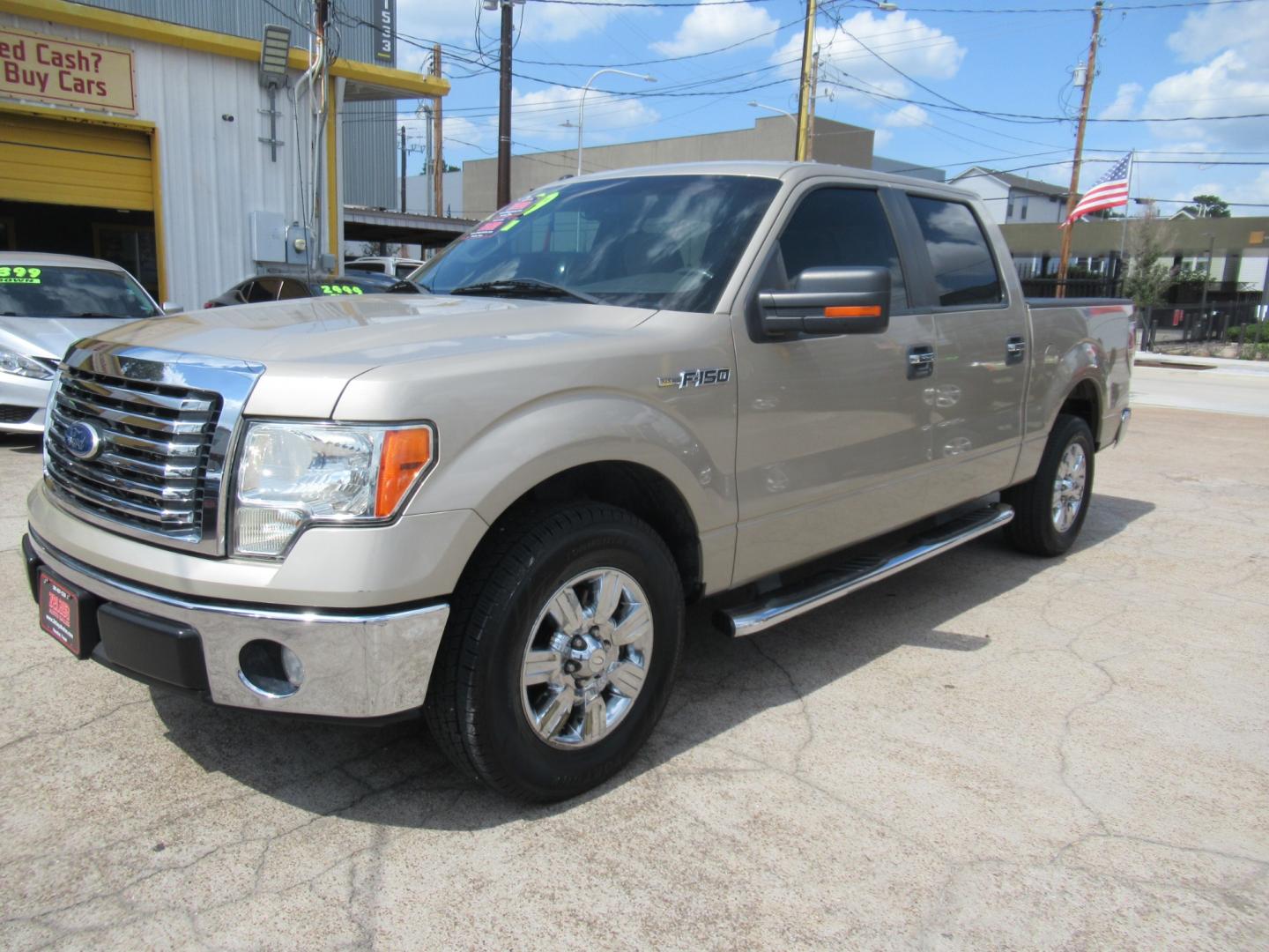 2010 /Tan Ford F-150 Lariat SuperCrew 5.5-ft. Bed 2WD (1FTEW1C84AF) with an 4.6L V8 SOHC 24V engine, Automatic transmission, located at 1511 North Shepherd Dr., Houston, TX, 77008, (281) 657-1221, 29.798361, -95.412560 - Photo#19