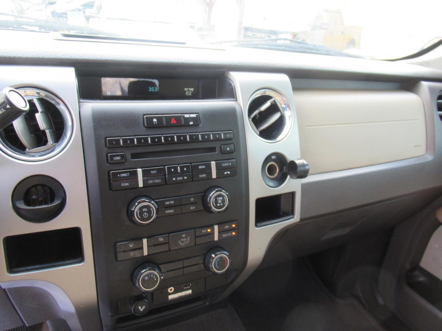 2010 /Tan Ford F-150 Lariat SuperCrew 5.5-ft. Bed 2WD (1FTEW1C84AF) with an 4.6L V8 SOHC 24V engine, Automatic transmission, located at 1511 North Shepherd Dr., Houston, TX, 77008, (281) 657-1221, 29.798361, -95.412560 - Photo#6