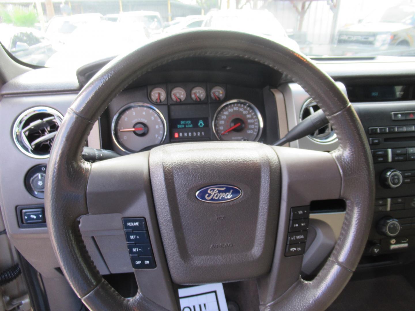 2010 /Tan Ford F-150 Lariat SuperCrew 5.5-ft. Bed 2WD (1FTEW1C84AF) with an 4.6L V8 SOHC 24V engine, Automatic transmission, located at 1511 North Shepherd Dr., Houston, TX, 77008, (281) 657-1221, 29.798361, -95.412560 - Photo#5