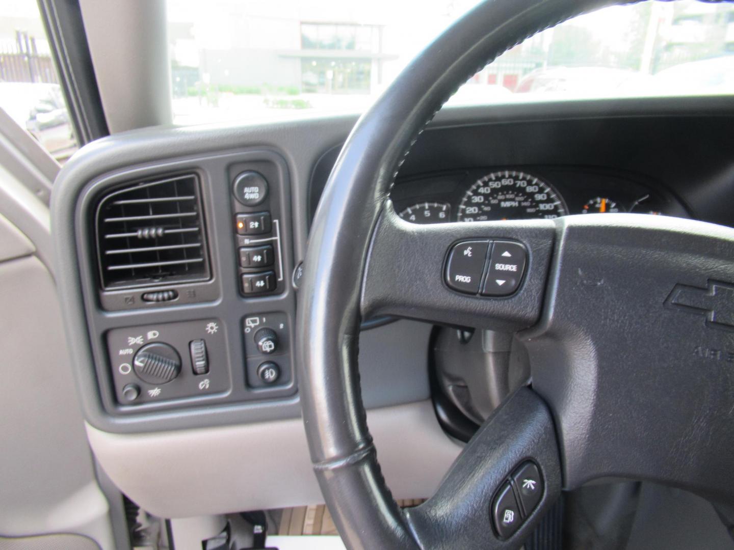 2004 /Gray Chevrolet Suburban 1500 4WD (3GNFK16Z44G) with an 5.3L V8 OHV 16V FFV engine, Automatic Overdrive transmission, located at 1511 North Shepherd Dr., Houston, TX, 77008, (281) 657-1221, 29.798361, -95.412560 - Chevrolet Suburban 1500 4WD SUV 4-DR 5.3L V8 OHV 16V FFV V8 Automatic 4WD - Photo#1