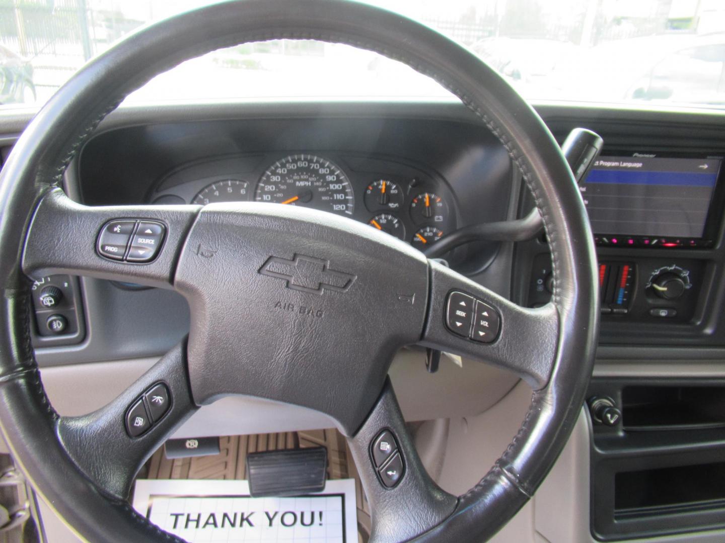 2004 /Gray Chevrolet Suburban 1500 4WD (3GNFK16Z44G) with an 5.3L V8 OHV 16V FFV engine, Automatic Overdrive transmission, located at 1511 North Shepherd Dr., Houston, TX, 77008, (281) 657-1221, 29.798361, -95.412560 - Chevrolet Suburban 1500 4WD SUV 4-DR 5.3L V8 OHV 16V FFV V8 Automatic 4WD - Photo#2