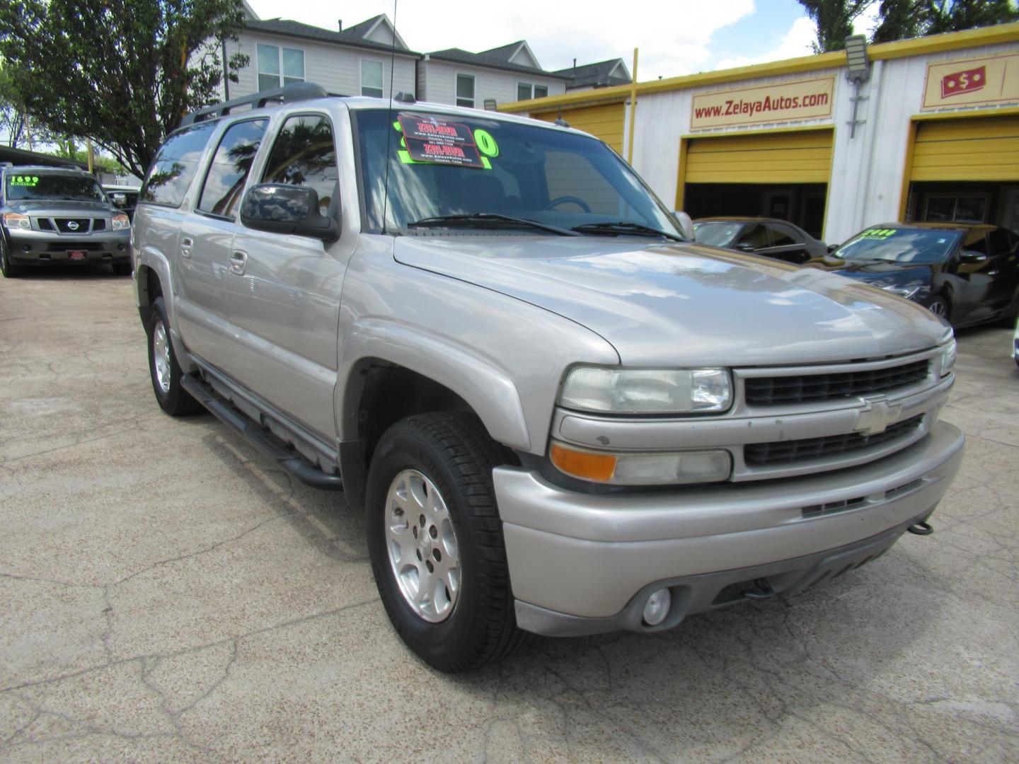 2004 /Gray Chevrolet Suburban 1500 4WD (3GNFK16Z44G) with an 5.3L V8 OHV 16V FFV engine, Automatic Overdrive transmission, located at 1511 North Shepherd Dr., Houston, TX, 77008, (281) 657-1221, 29.798361, -95.412560 - Chevrolet Suburban 1500 4WD SUV 4-DR 5.3L V8 OHV 16V FFV V8 Automatic 4WD - Photo#26