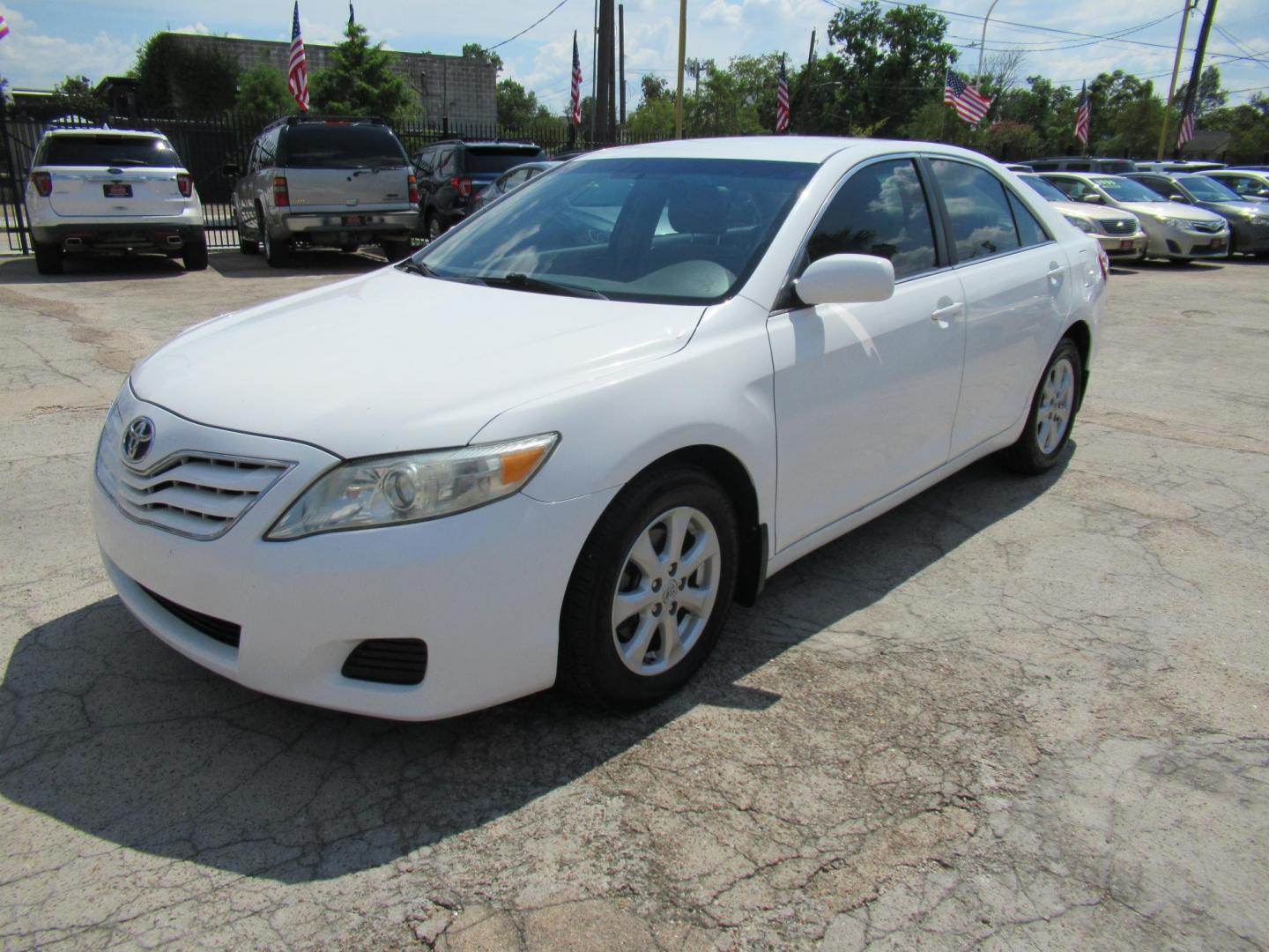 2011 /Gray Toyota Camry SE (4T1BF3EK9BU) with an 2.5L L4 DOHC 16V engine, Automatic transmission, located at 1511 North Shepherd Dr., Houston, TX, 77008, (281) 657-1221, 29.798361, -95.412560 - 2011 Toyota Camry SE SEDAN 4-DR 2.5L L4 DOHC 16V Automatic FWD - Photo#0