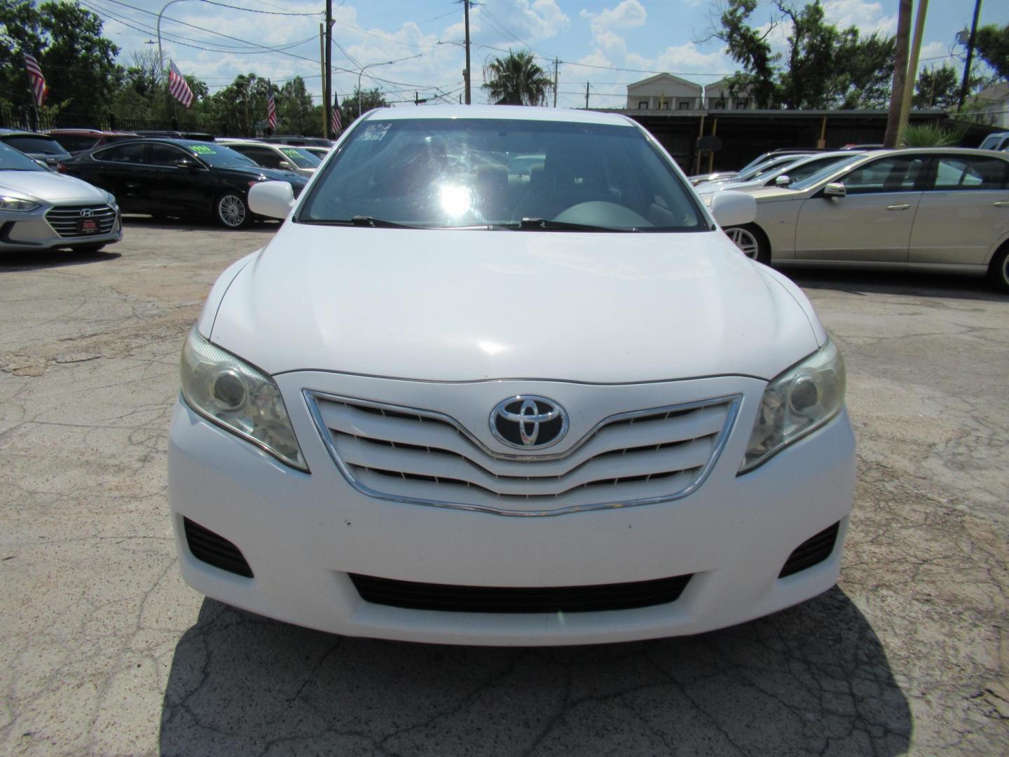 2011 /Gray Toyota Camry SE (4T1BF3EK9BU) with an 2.5L L4 DOHC 16V engine, Automatic transmission, located at 1511 North Shepherd Dr., Houston, TX, 77008, (281) 657-1221, 29.798361, -95.412560 - 2011 Toyota Camry SE SEDAN 4-DR 2.5L L4 DOHC 16V Automatic FWD - Photo#12