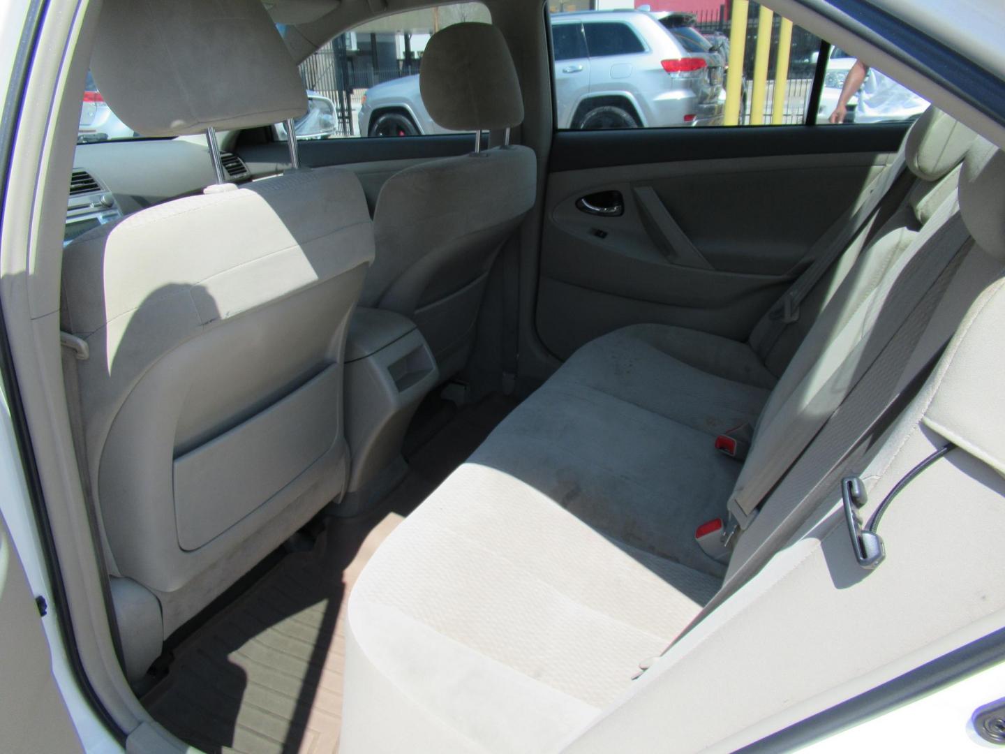 2011 /Gray Toyota Camry SE (4T1BF3EK9BU) with an 2.5L L4 DOHC 16V engine, Automatic transmission, located at 1511 North Shepherd Dr., Houston, TX, 77008, (281) 657-1221, 29.798361, -95.412560 - 2011 Toyota Camry SE SEDAN 4-DR 2.5L L4 DOHC 16V Automatic FWD - Photo#2