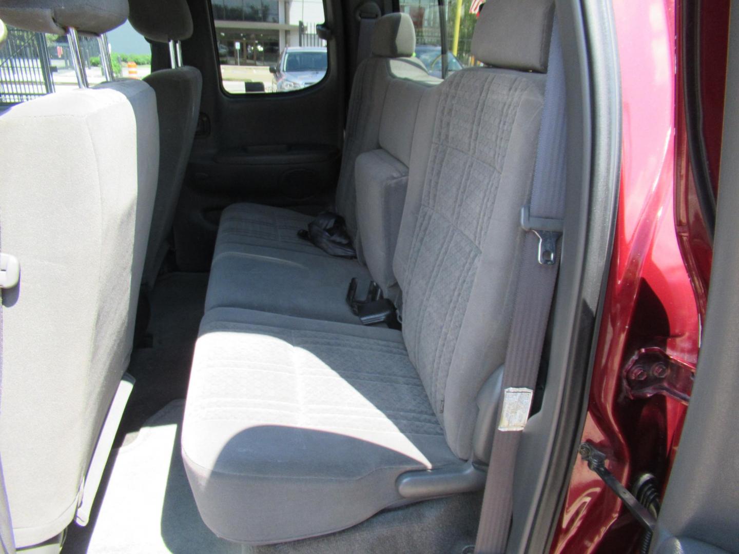 2003 /Gray Toyota Tundra SR5 Access Cab 2WD (5TBRT34183S) with an 4.7L V8 DOHC 32V engine, located at 1511 North Shepherd Dr., Houston, TX, 77008, (281) 657-1221, 29.798361, -95.412560 - 2003 Toyota Tundra SR5 Access Cab 2WD EXT CAB PICKUP 4-DR 4.7L V8 DOHC 32V V8 Automatic RWD - Photo#3