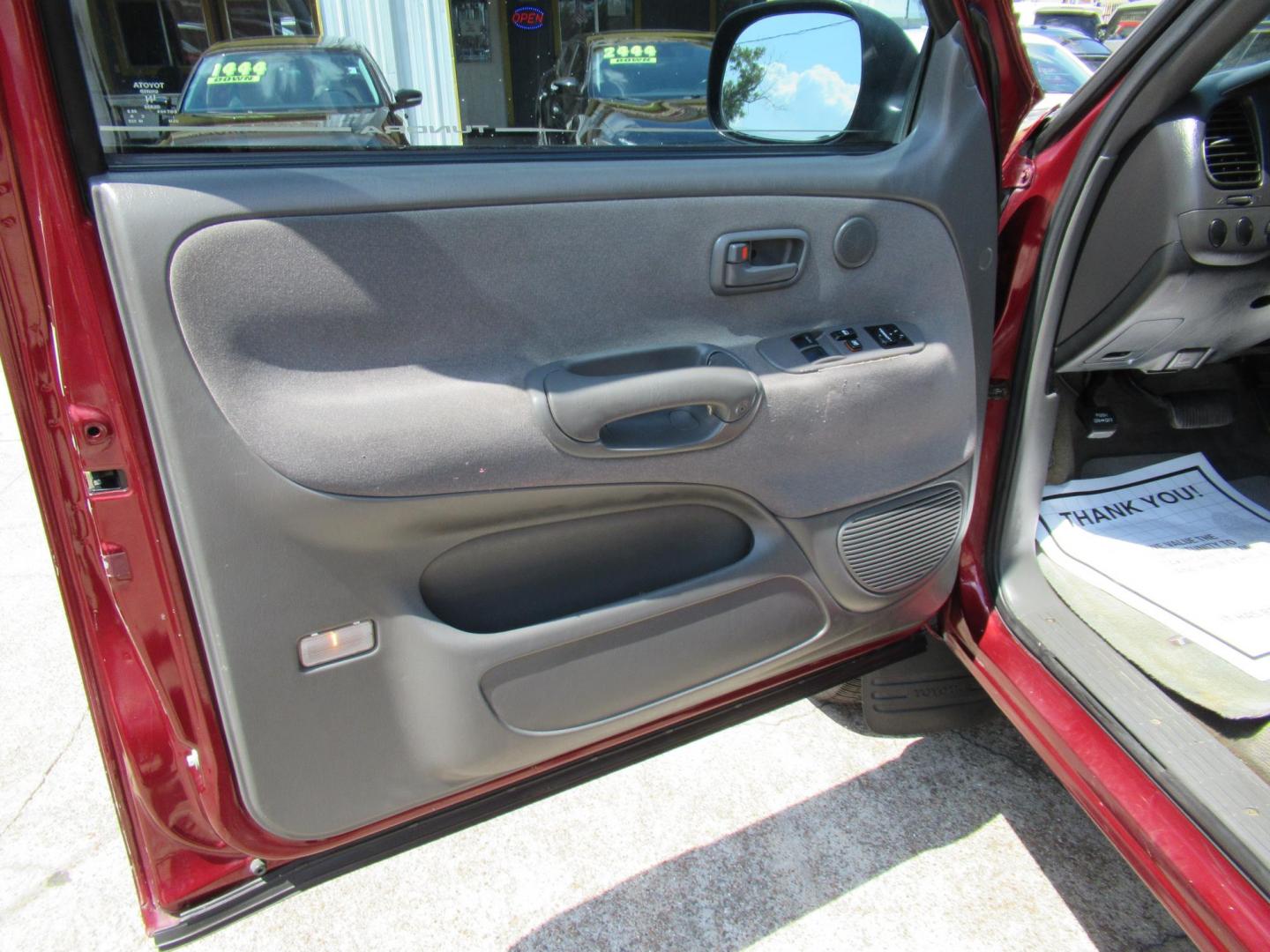 2003 /Gray Toyota Tundra SR5 Access Cab 2WD (5TBRT34183S) with an 4.7L V8 DOHC 32V engine, located at 1511 North Shepherd Dr., Houston, TX, 77008, (281) 657-1221, 29.798361, -95.412560 - 2003 Toyota Tundra SR5 Access Cab 2WD EXT CAB PICKUP 4-DR 4.7L V8 DOHC 32V V8 Automatic RWD - Photo#5