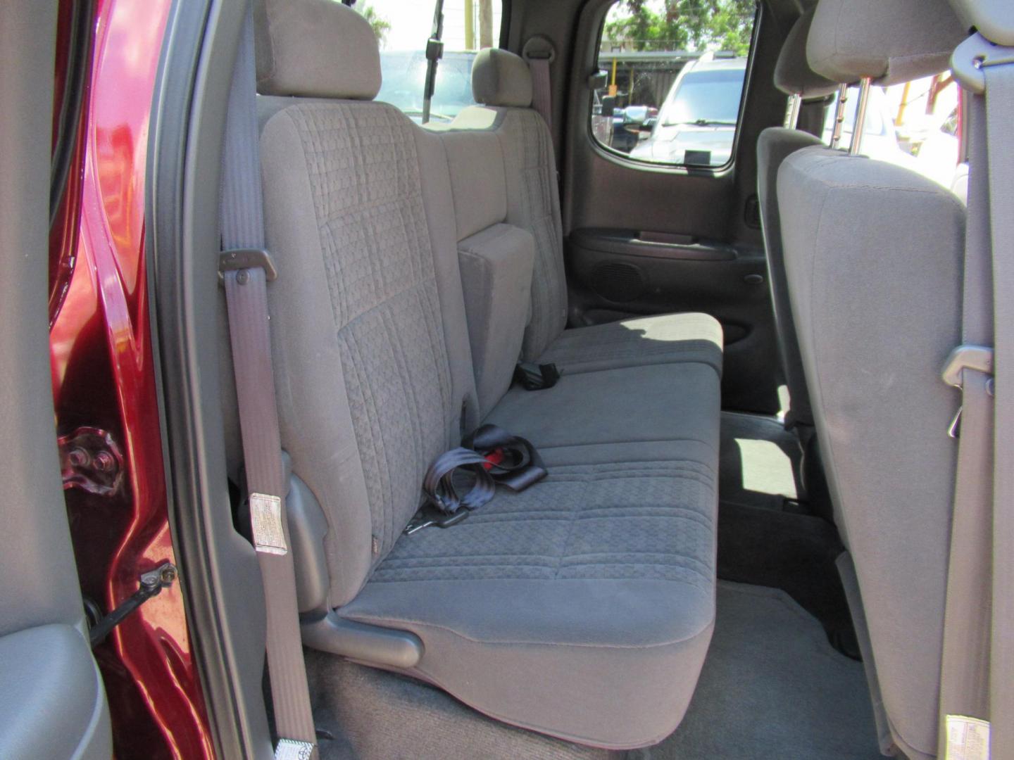 2003 /Gray Toyota Tundra SR5 Access Cab 2WD (5TBRT34183S) with an 4.7L V8 DOHC 32V engine, located at 1511 North Shepherd Dr., Houston, TX, 77008, (281) 657-1221, 29.798361, -95.412560 - 2003 Toyota Tundra SR5 Access Cab 2WD EXT CAB PICKUP 4-DR 4.7L V8 DOHC 32V V8 Automatic RWD - Photo#9