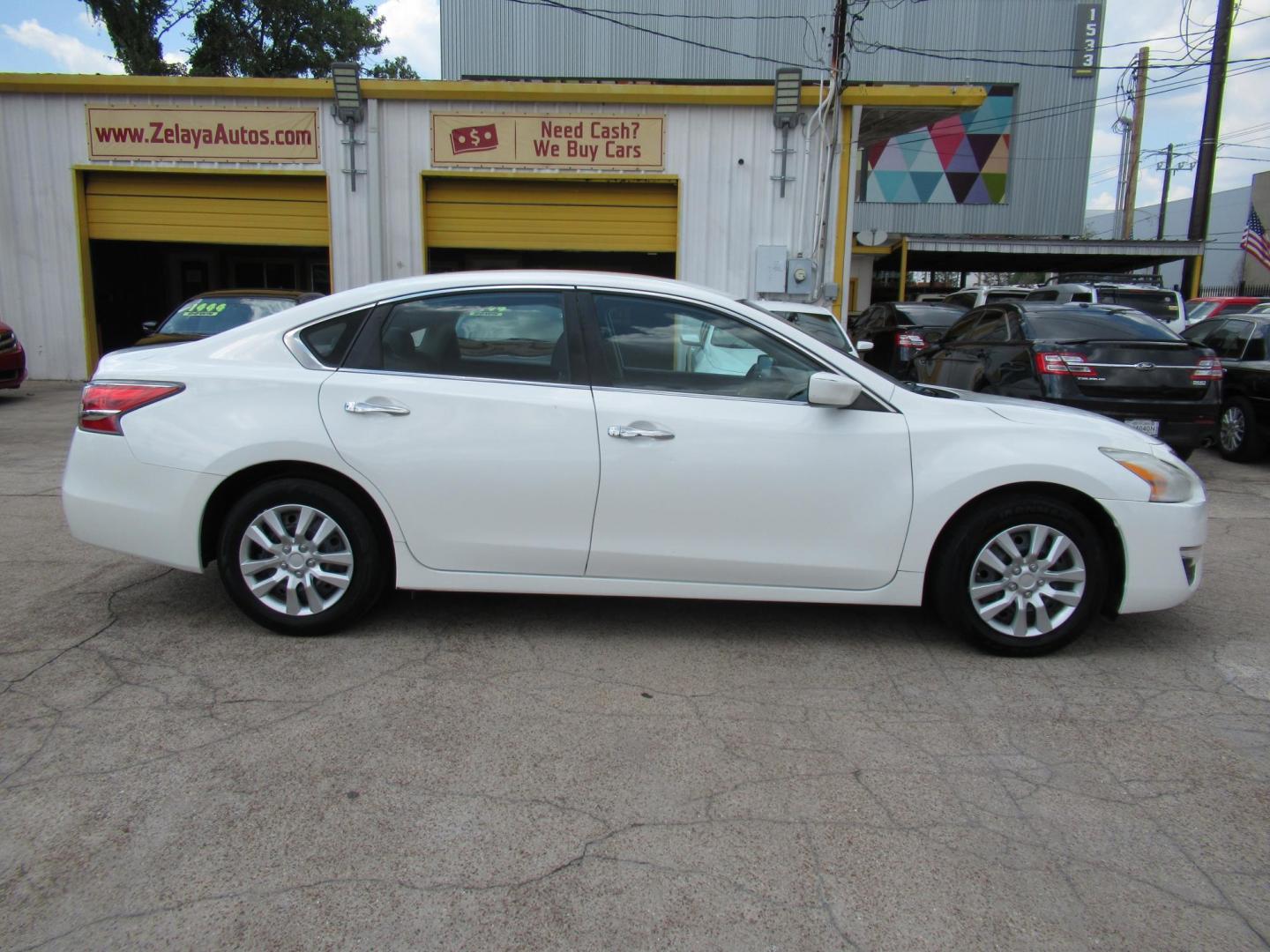 2015 /Black Nissan Altima 2.5 S (1N4AL3AP0FC) with an 2.5L L4 DOHC 16V engine, Continuously Variable Transmission transmission, located at 1511 North Shepherd Dr., Houston, TX, 77008, (281) 657-1221, 29.798361, -95.412560 - 2015 Nissan Altima 2.5 S SEDAN 4-DR 2.5L L4 DOHC 16V FWD - Photo#0