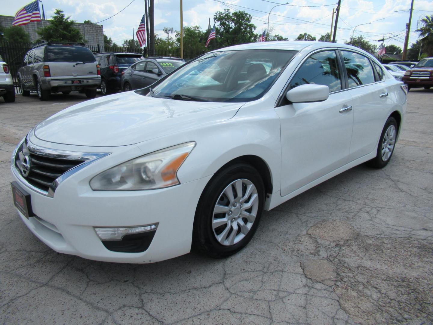 2015 /Black Nissan Altima 2.5 S (1N4AL3AP0FC) with an 2.5L L4 DOHC 16V engine, Continuously Variable Transmission transmission, located at 1511 North Shepherd Dr., Houston, TX, 77008, (281) 657-1221, 29.798361, -95.412560 - 2015 Nissan Altima 2.5 S SEDAN 4-DR 2.5L L4 DOHC 16V FWD - Photo#19