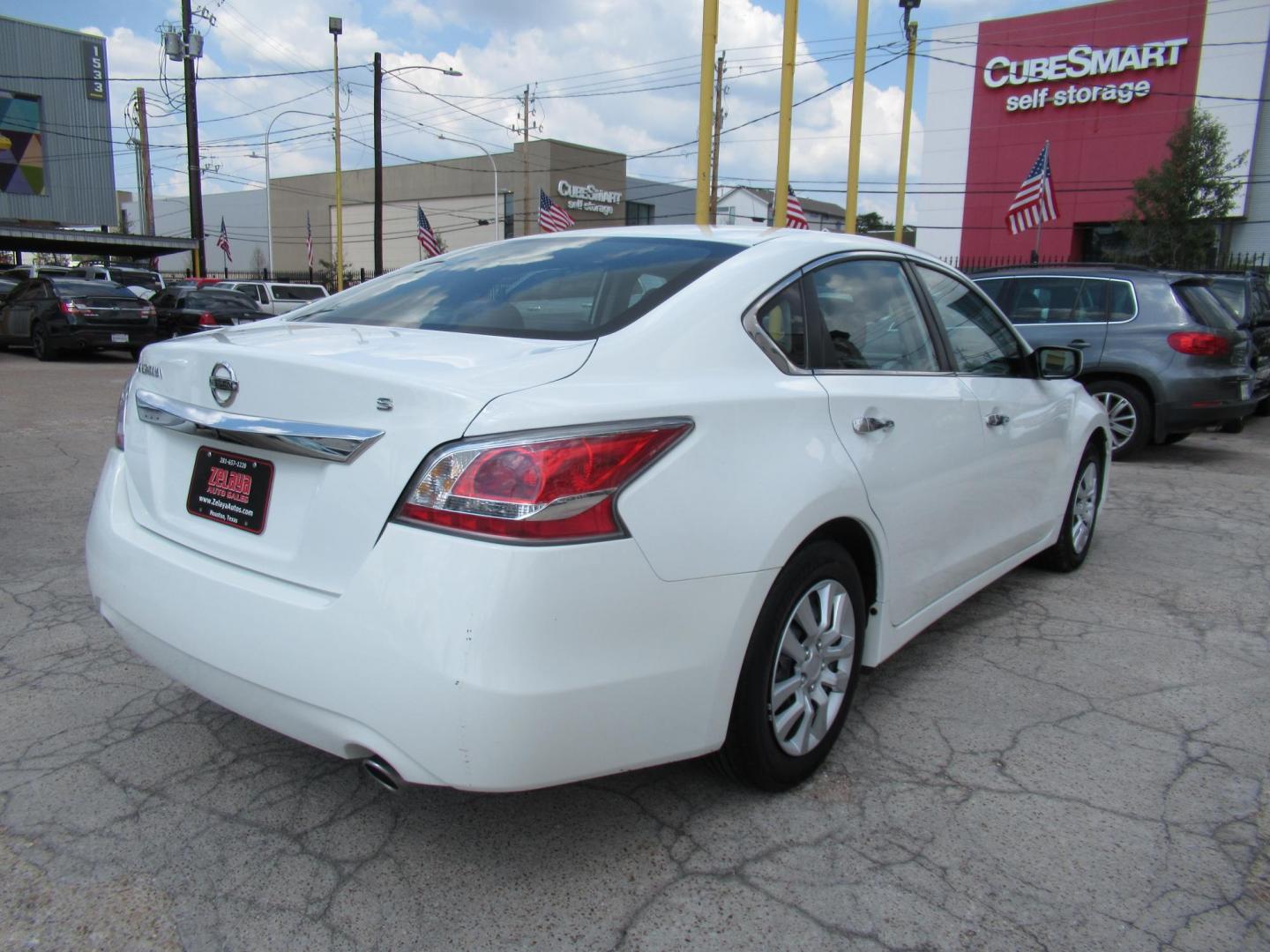 2015 /Black Nissan Altima 2.5 S (1N4AL3AP0FC) with an 2.5L L4 DOHC 16V engine, Continuously Variable Transmission transmission, located at 1511 North Shepherd Dr., Houston, TX, 77008, (281) 657-1221, 29.798361, -95.412560 - 2015 Nissan Altima 2.5 S SEDAN 4-DR 2.5L L4 DOHC 16V FWD - Photo#24