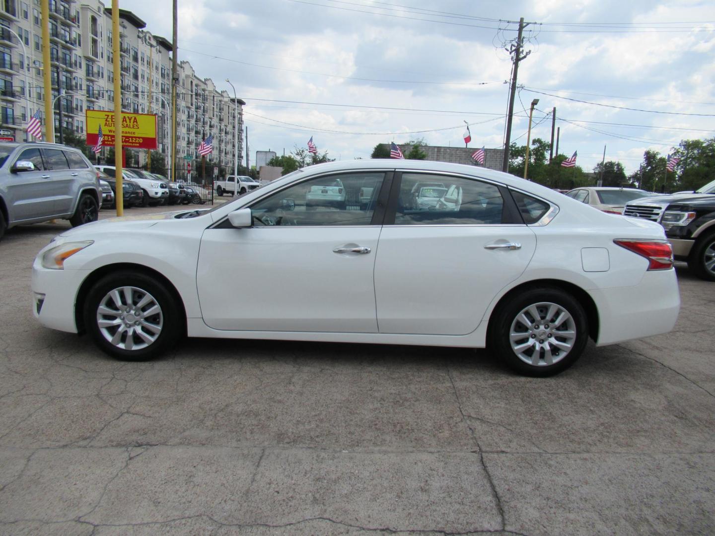 2015 /Black Nissan Altima 2.5 S (1N4AL3AP0FC) with an 2.5L L4 DOHC 16V engine, Continuously Variable Transmission transmission, located at 1511 North Shepherd Dr., Houston, TX, 77008, (281) 657-1221, 29.798361, -95.412560 - 2015 Nissan Altima 2.5 S SEDAN 4-DR 2.5L L4 DOHC 16V FWD - Photo#25