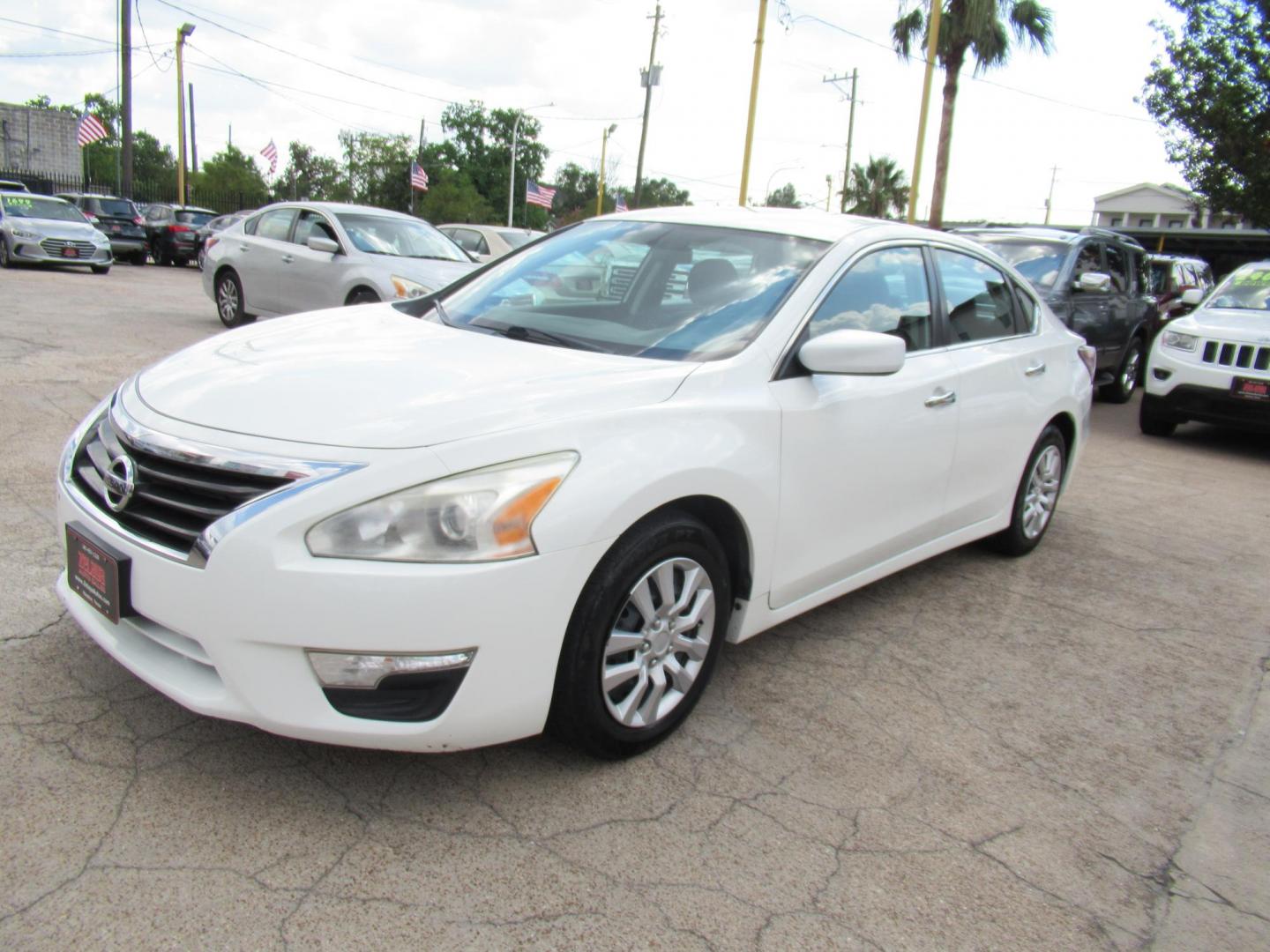 2015 /Black Nissan Altima 2.5 S (1N4AL3AP0FC) with an 2.5L L4 DOHC 16V engine, Continuously Variable Transmission transmission, located at 1511 North Shepherd Dr., Houston, TX, 77008, (281) 657-1221, 29.798361, -95.412560 - 2015 Nissan Altima 2.5 S SEDAN 4-DR 2.5L L4 DOHC 16V FWD - Photo#26