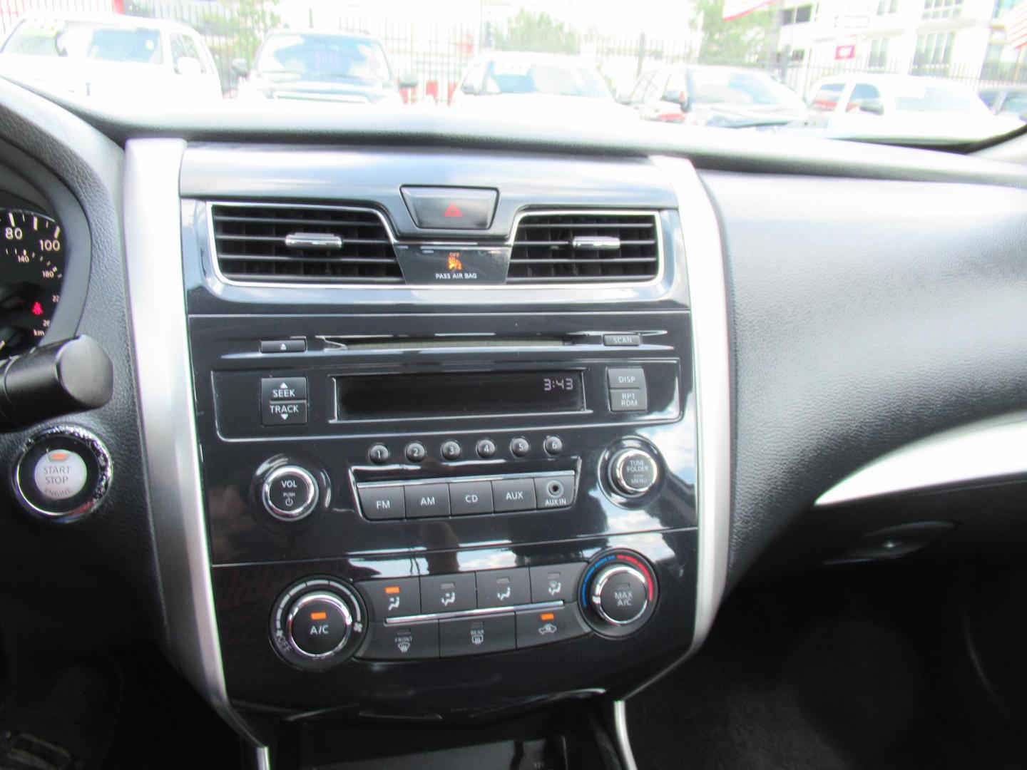 2015 /Black Nissan Altima 2.5 S (1N4AL3AP0FC) with an 2.5L L4 DOHC 16V engine, Continuously Variable Transmission transmission, located at 1511 North Shepherd Dr., Houston, TX, 77008, (281) 657-1221, 29.798361, -95.412560 - 2015 Nissan Altima 2.5 S SEDAN 4-DR 2.5L L4 DOHC 16V FWD - Photo#9