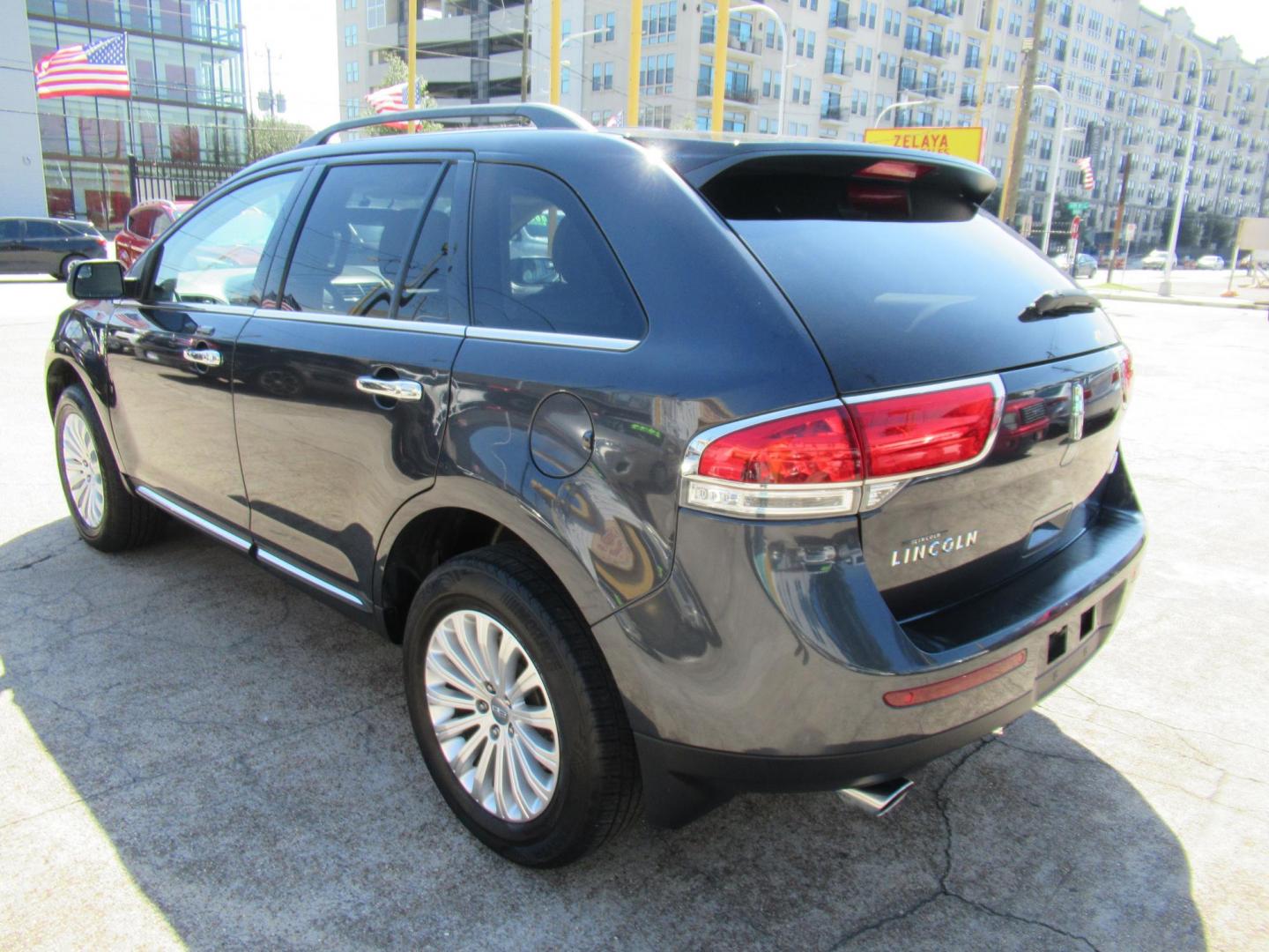 2015 Black /Tan Lincoln MKX FWD (2LMDJ6JK1FB) with an 3.7L V6 DOHC 24V engine, Automatic transmission, located at 1511 North Shepherd Dr., Houston, TX, 77008, (281) 657-1221, 29.798361, -95.412560 - 2015 Lincoln MKX FWD SUV 4-DR 3.7L V6 DOHC 24V V6 - Photo#20